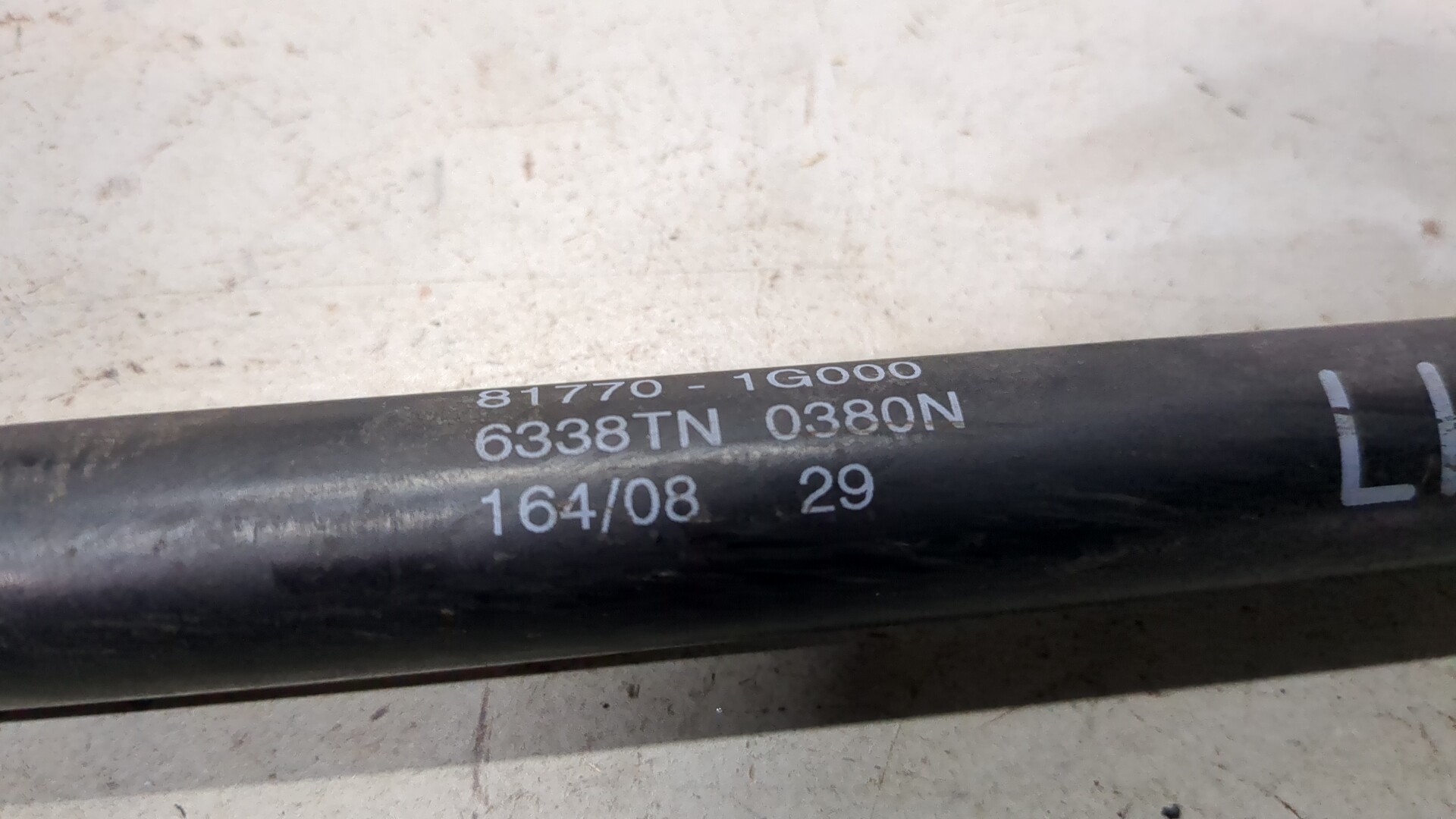 Амортизатор крышки багажника