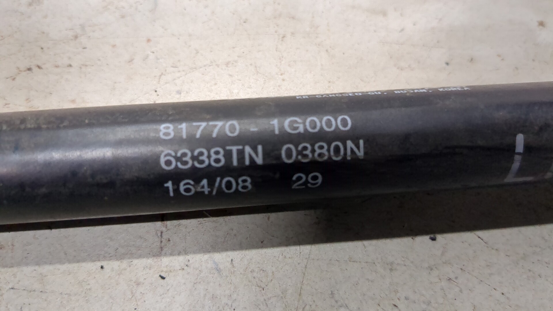 Амортизатор крышки багажника