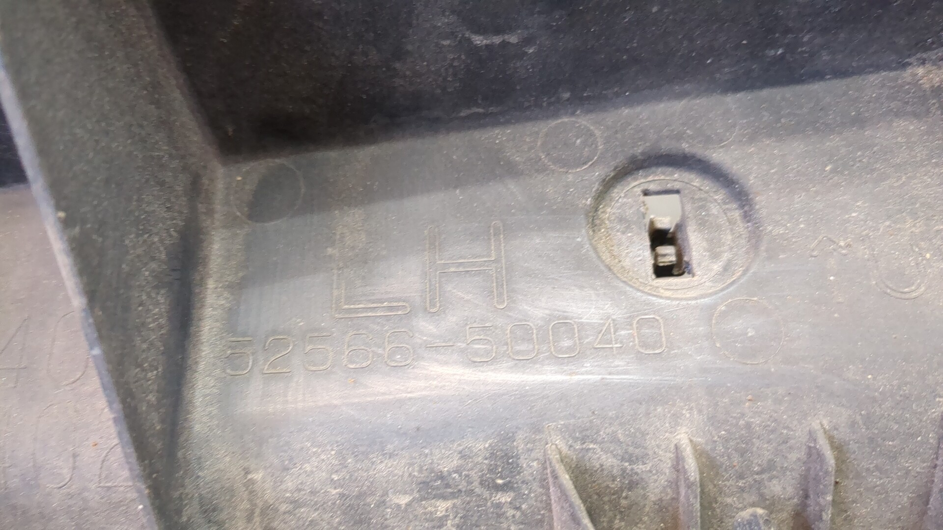 Кронштейн заднего бампера левый