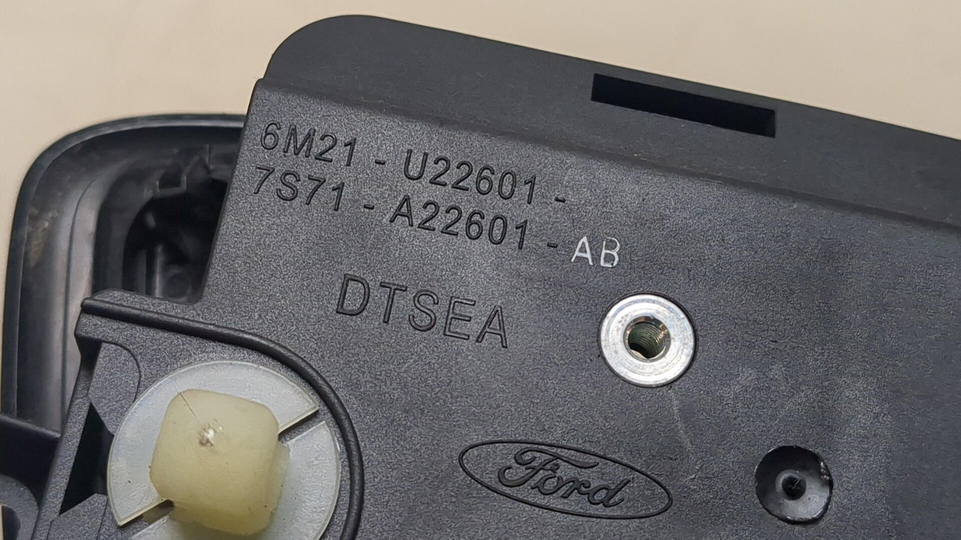 Ручка двери задней внутренняя левая