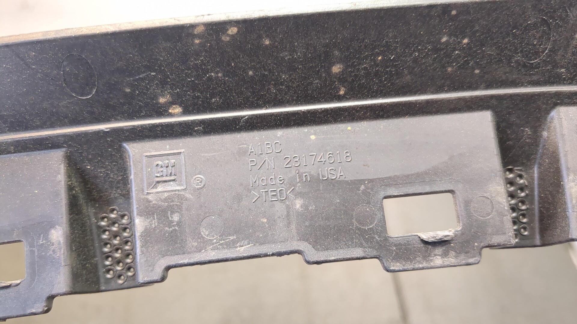 Кронштейн заднего бампера