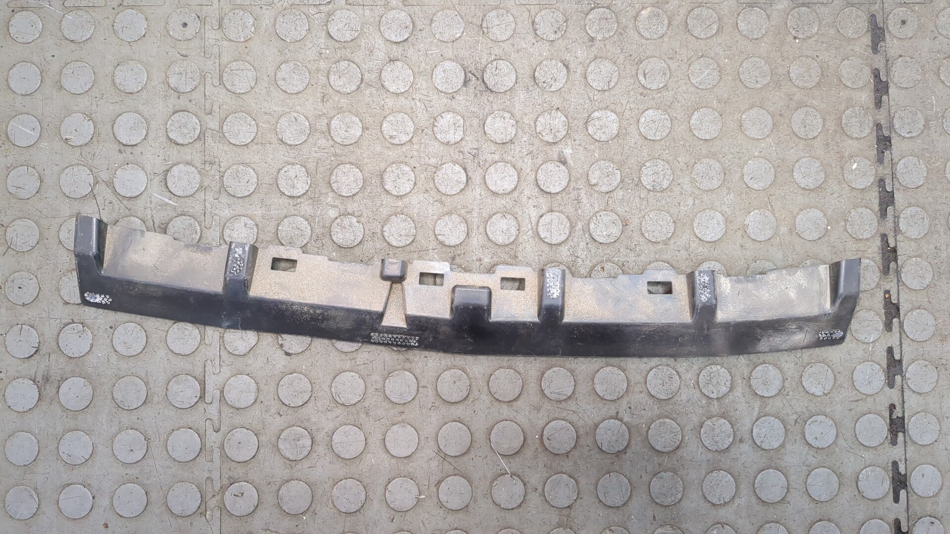 Кронштейн заднего бампера