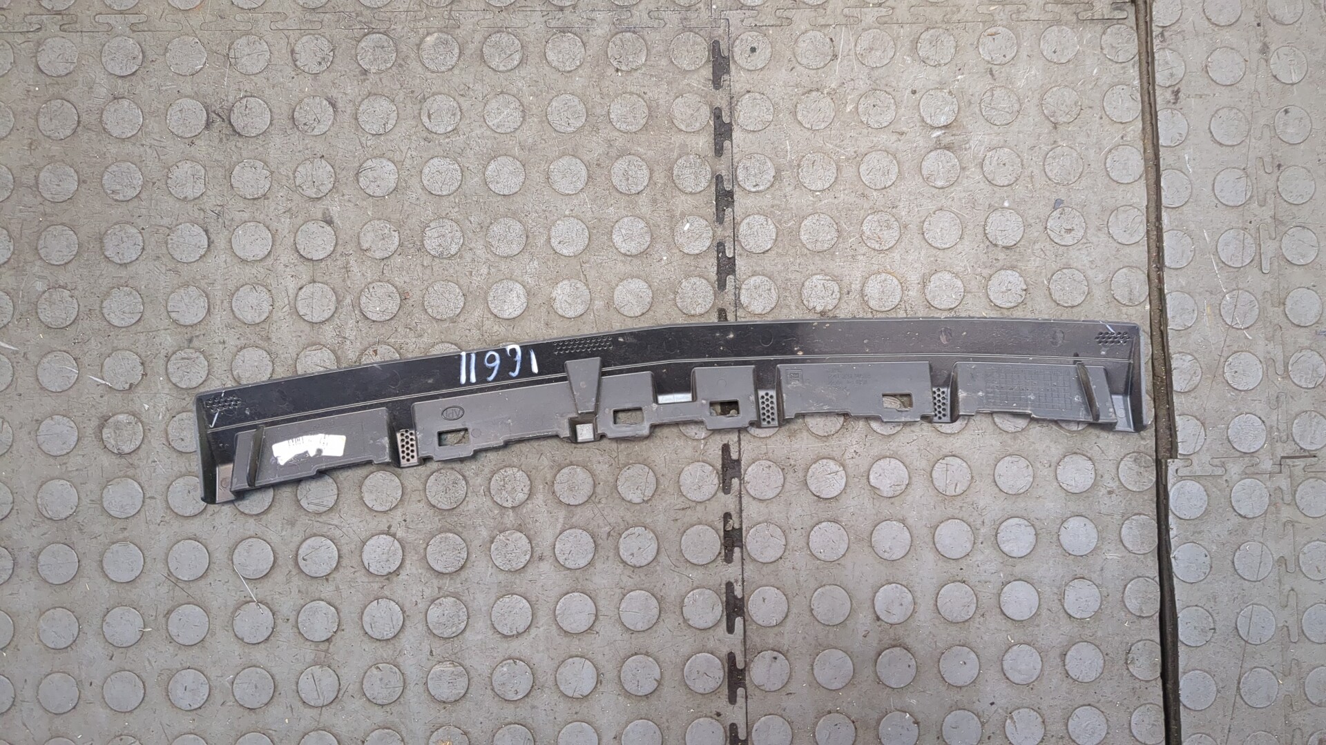 Кронштейн заднего бампера