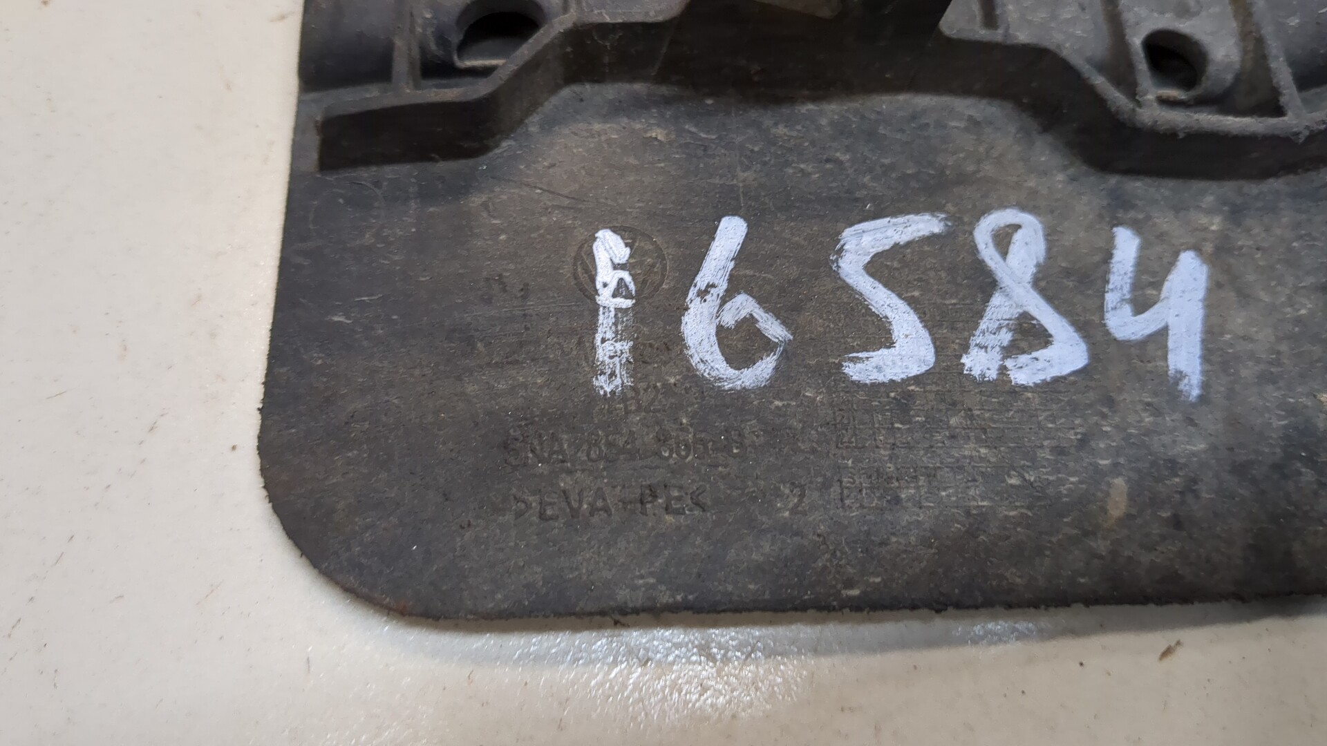 Брызговик задний левый