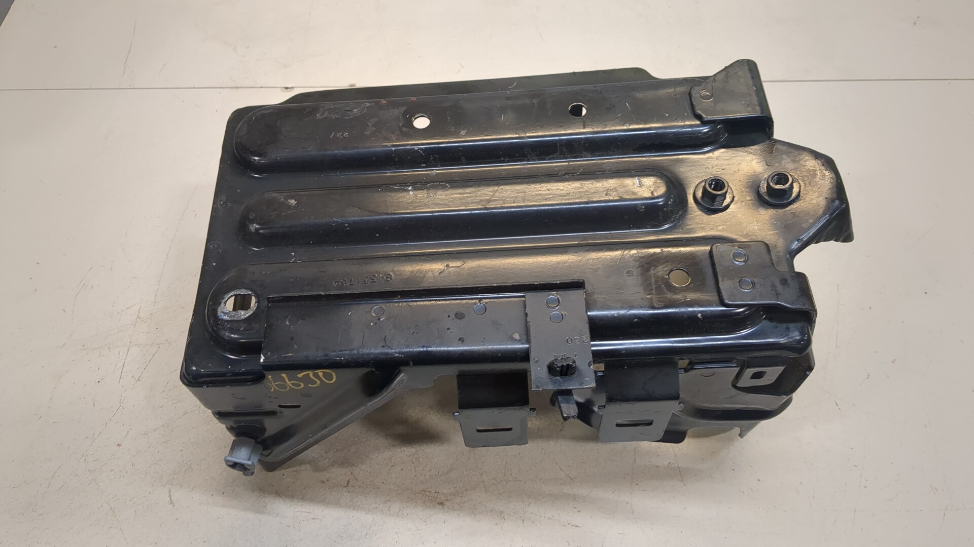 Площадка под аккумулятор (АКБ)