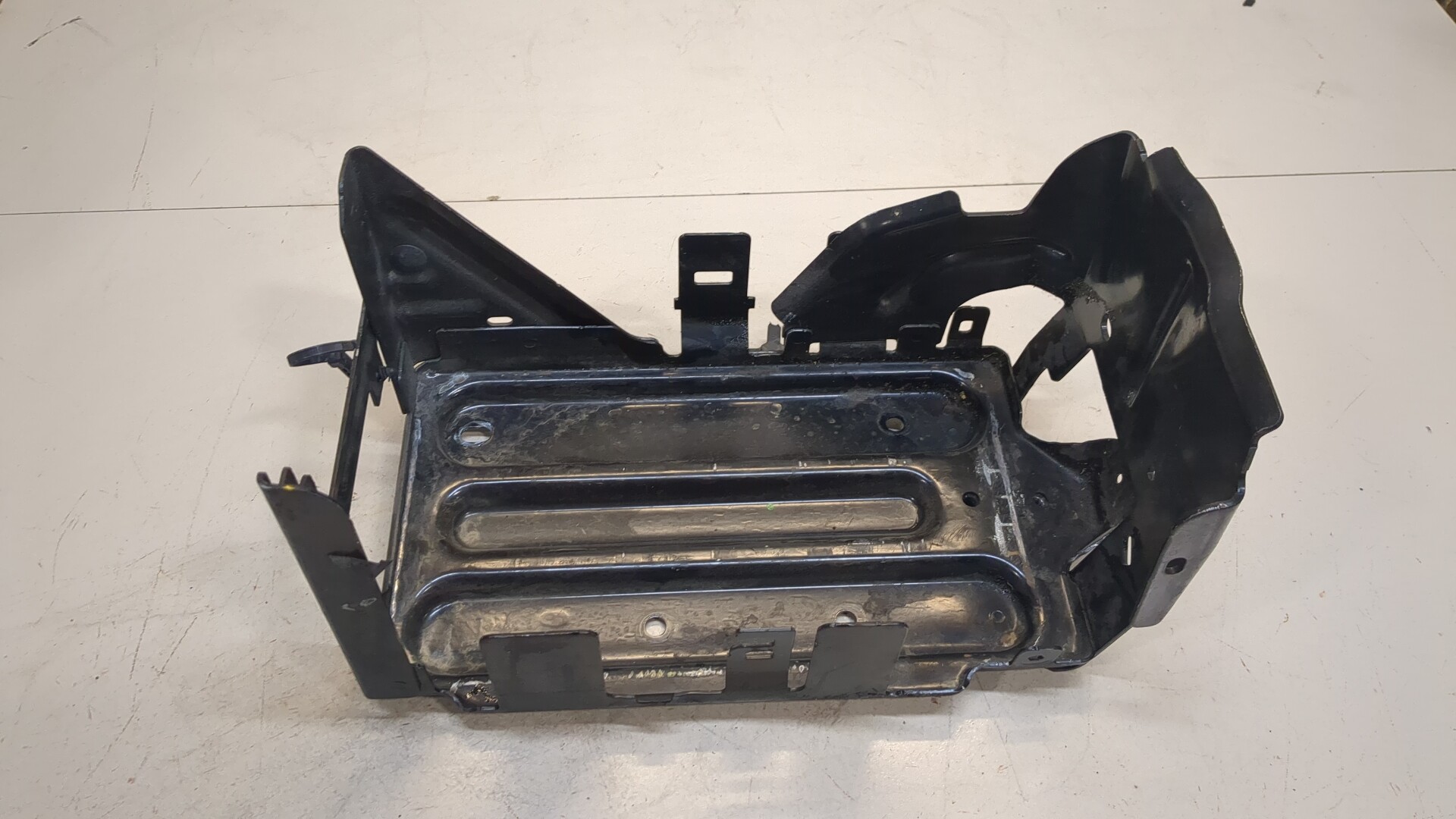 Площадка под аккумулятор (АКБ)