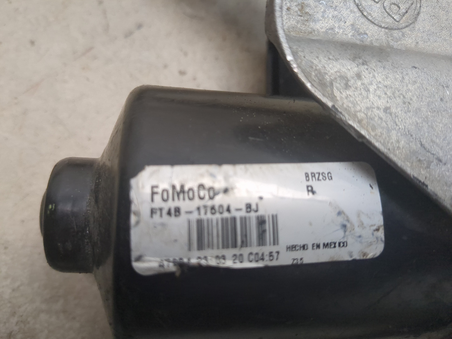 Моторчик стеклоочистителя передний