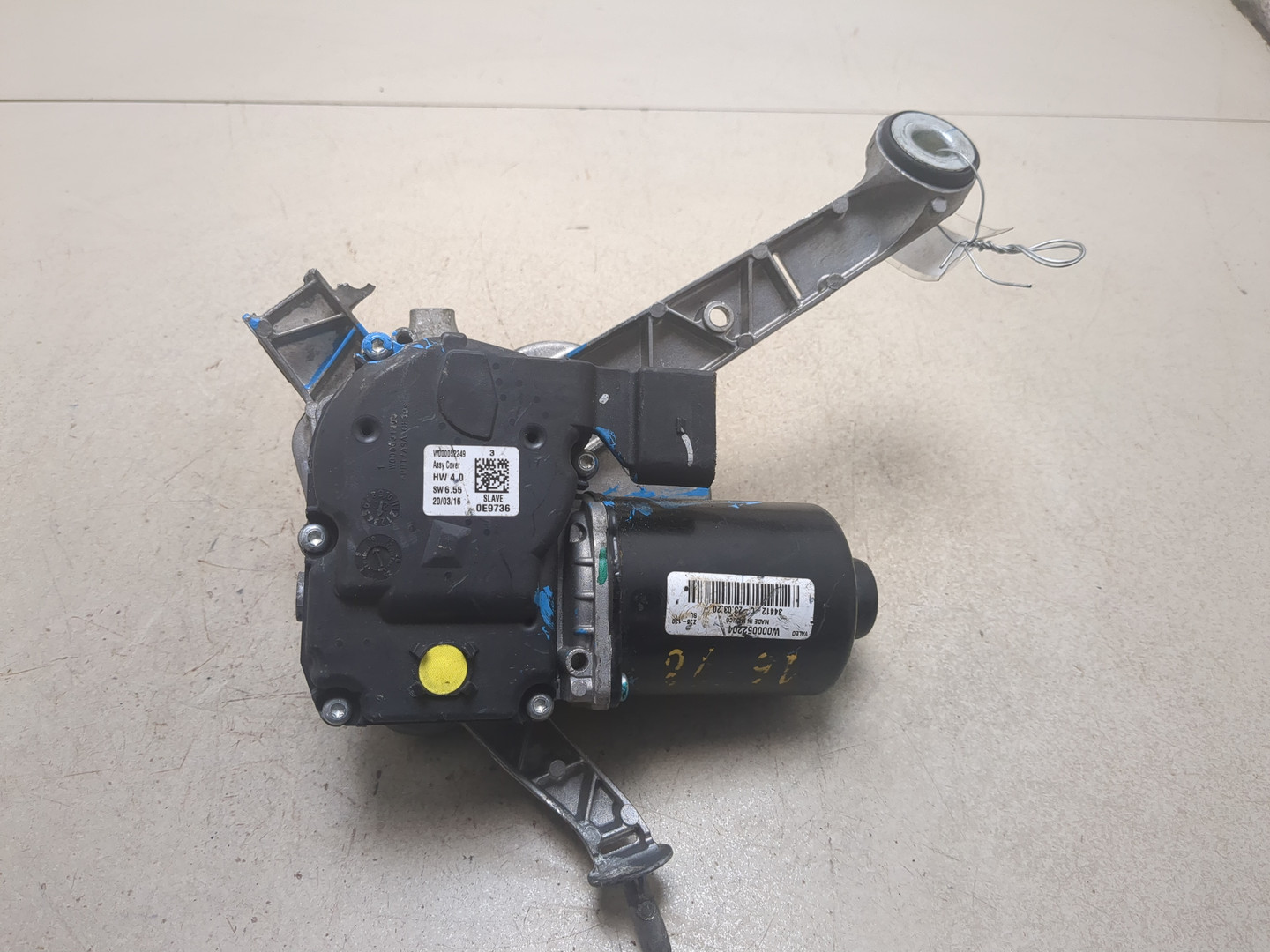 Моторчик стеклоочистителя передний