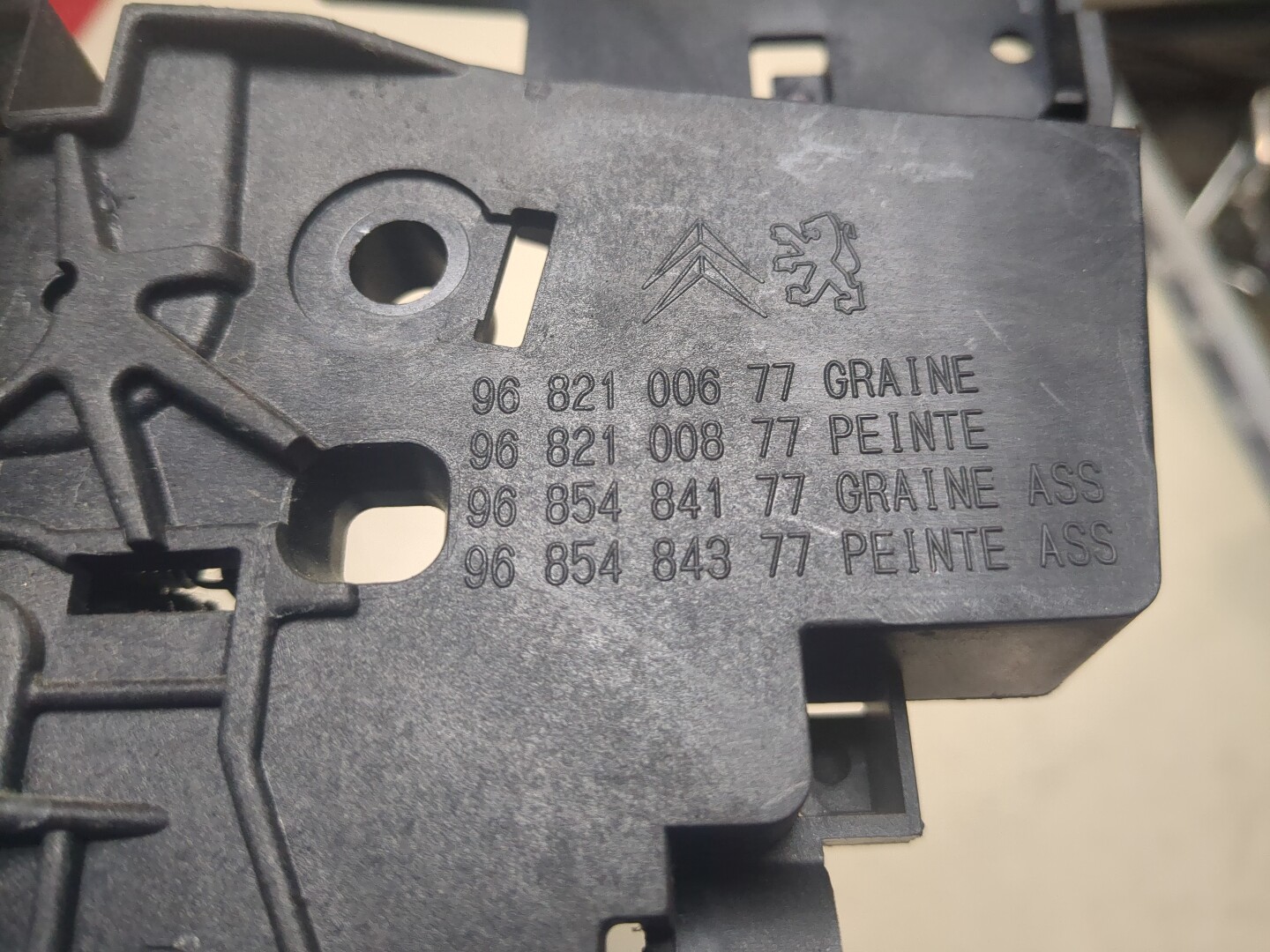 Ручка двери сдвижной наружная правая