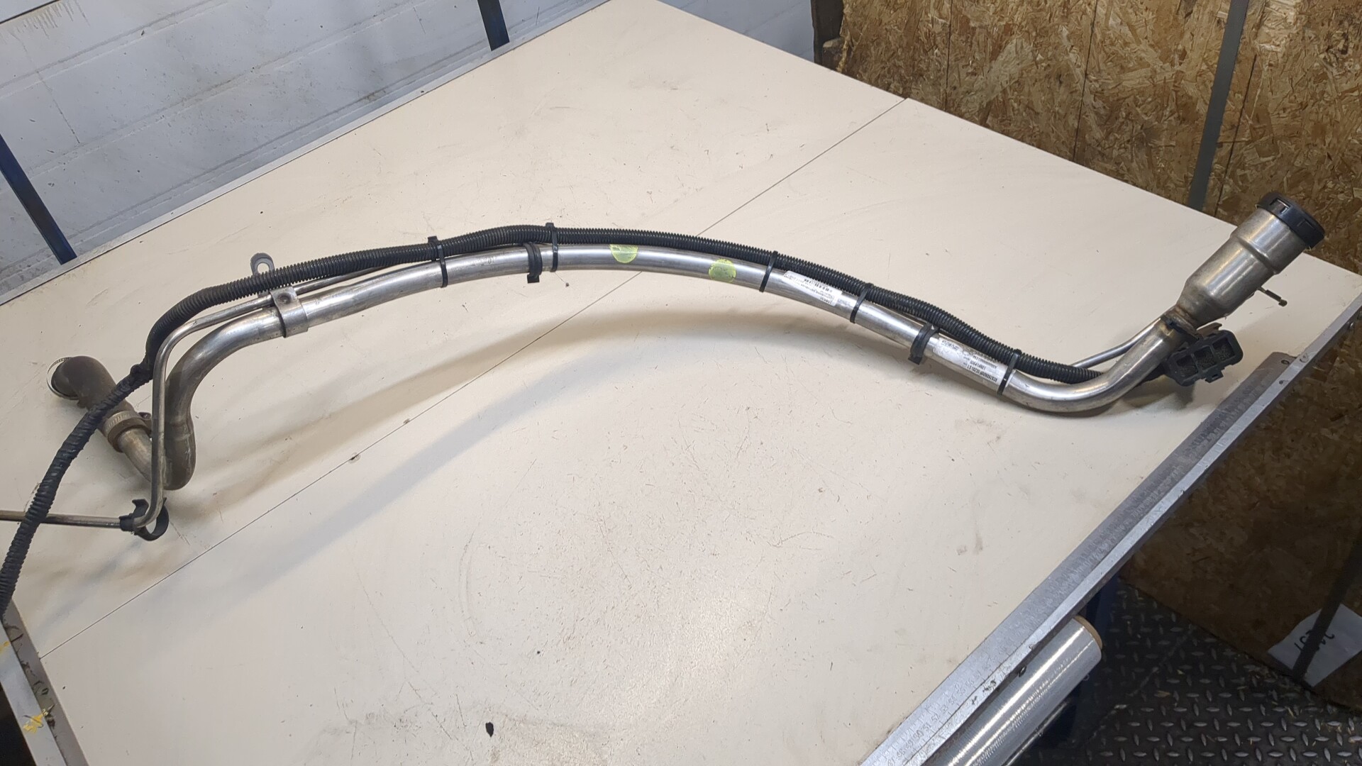 Горловина топливного бака