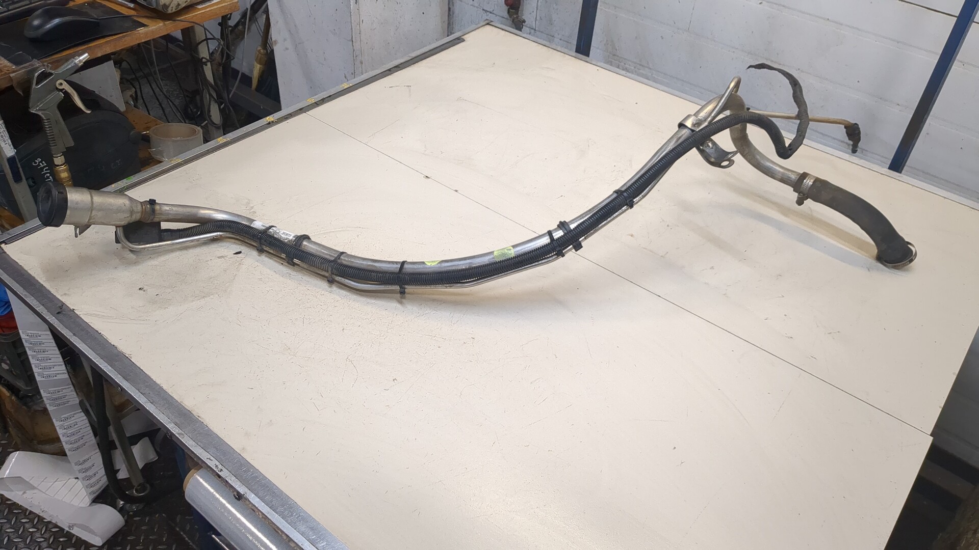 Горловина топливного бака