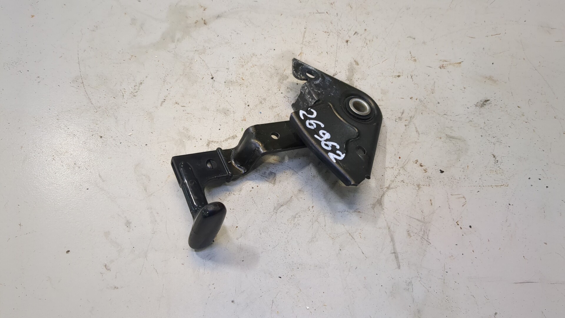 Ручка открывания капота