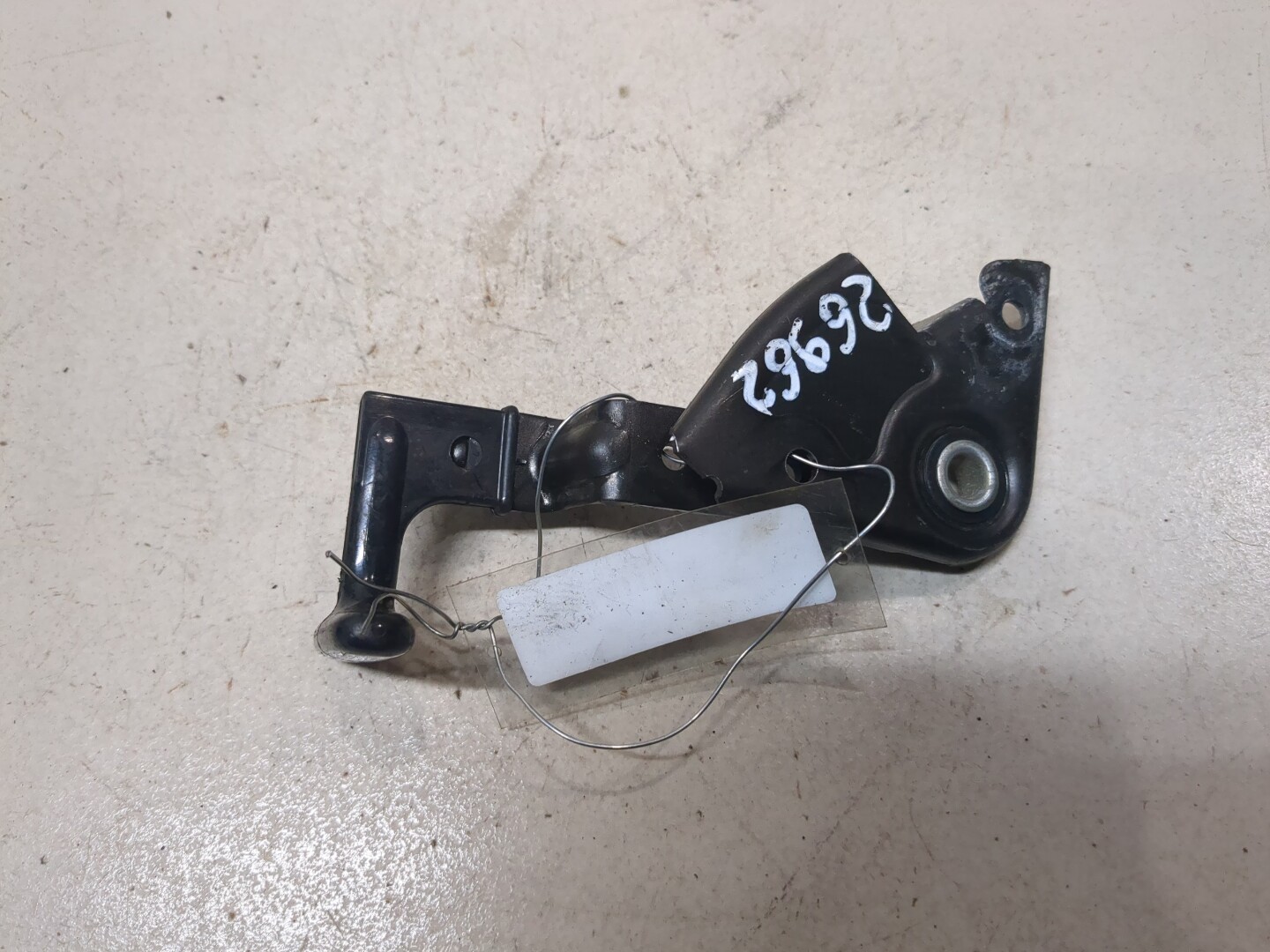 Ручка открывания капота