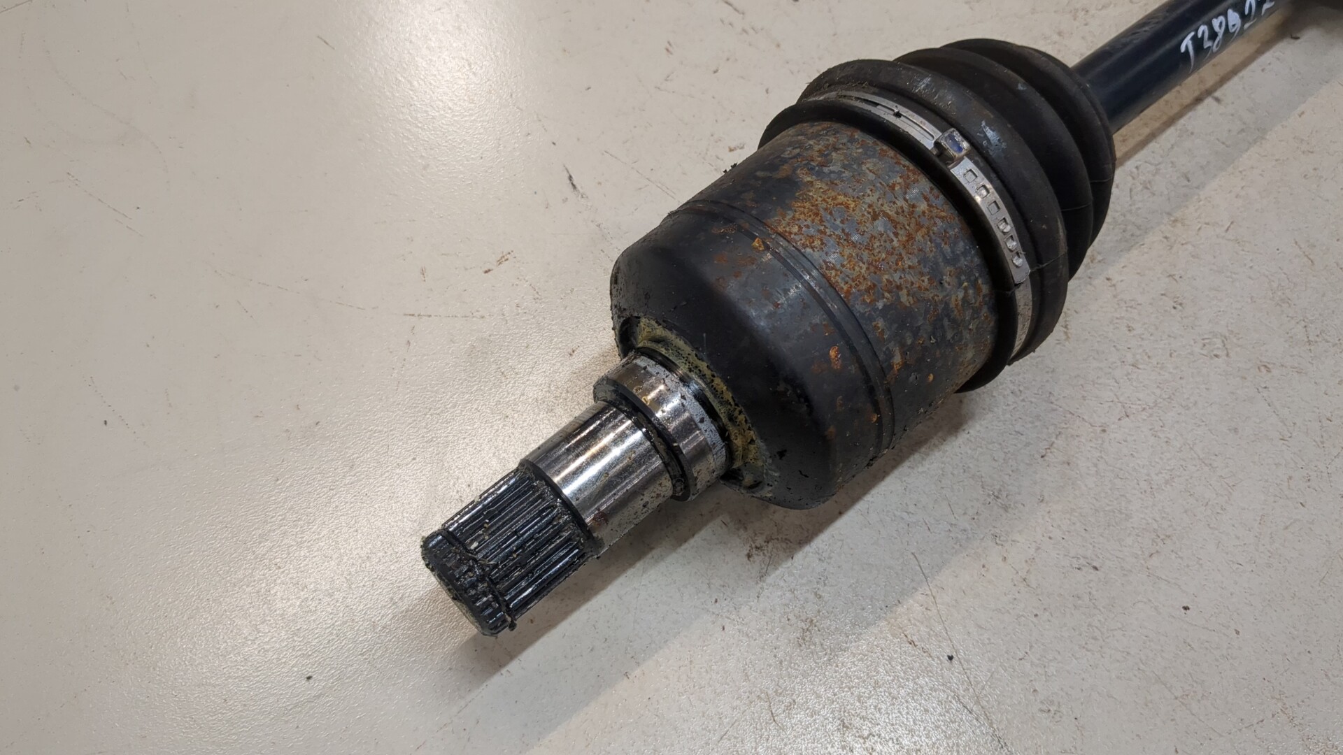 Полуось передняя левая