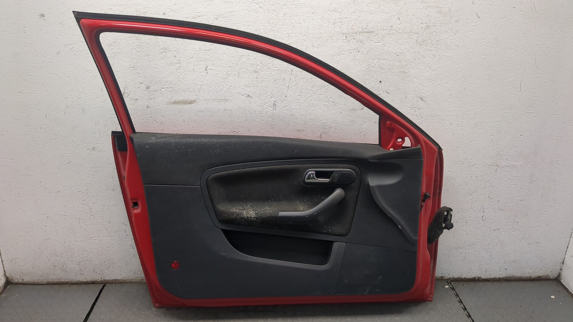 Дверь передняя левая