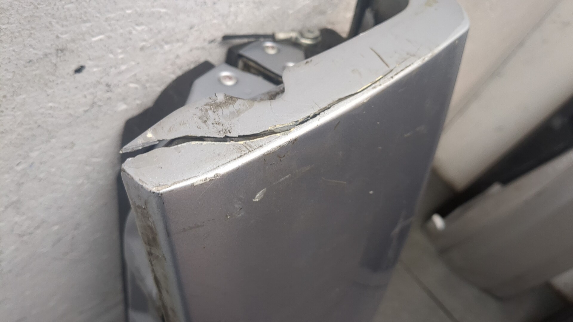 Дверь багажника нижняя (борт)