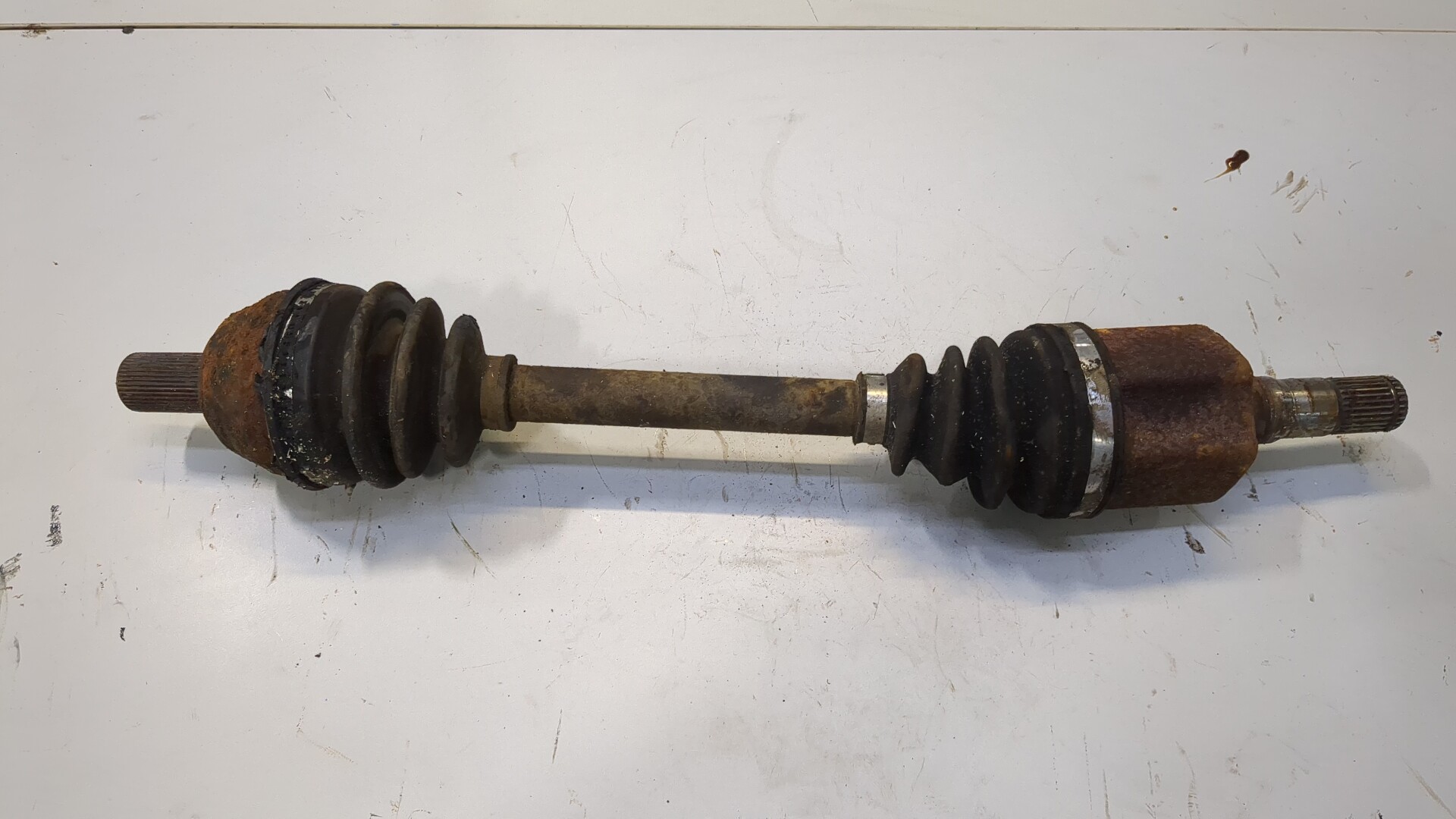 Полуось передняя левая