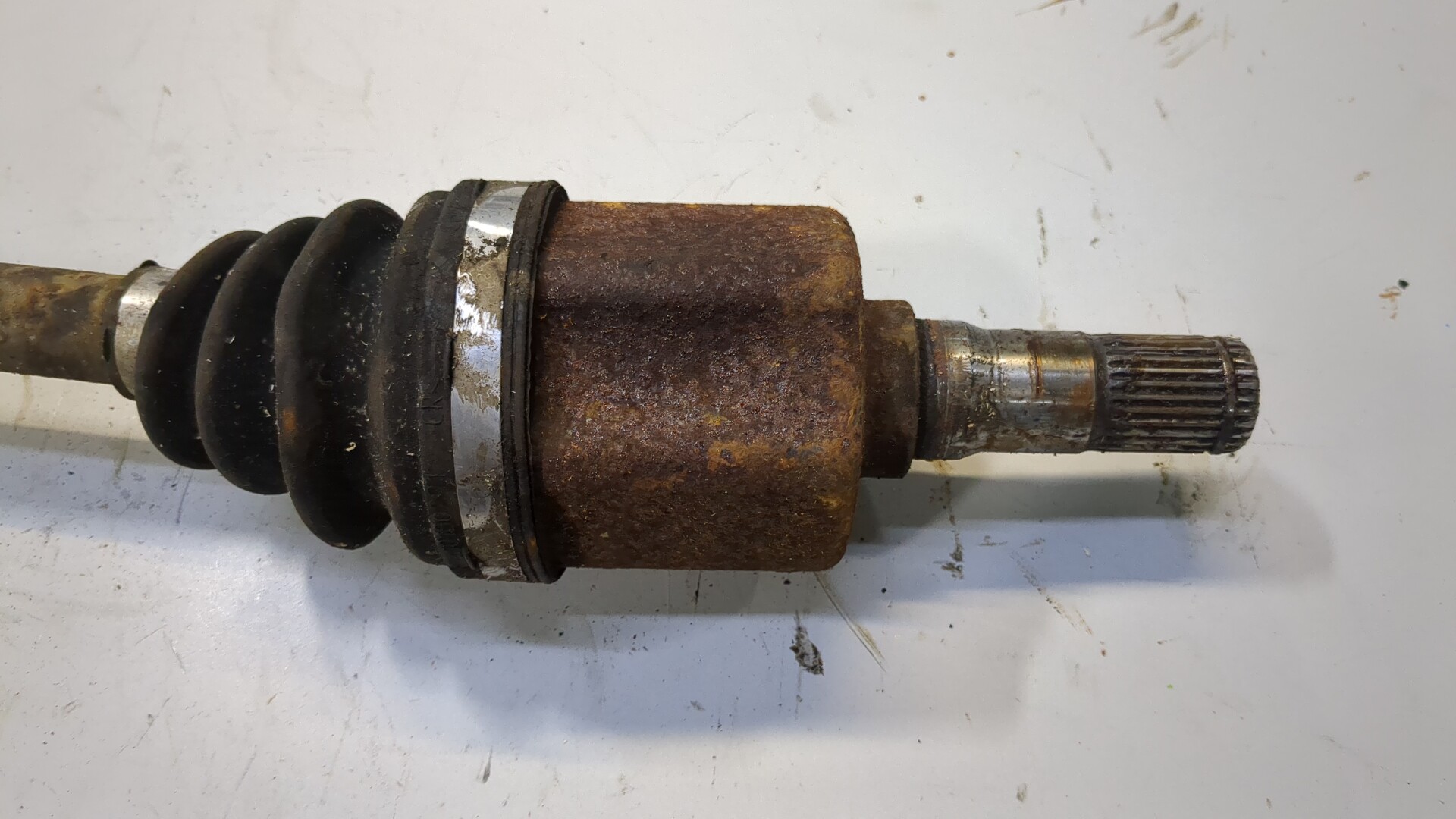 Полуось передняя левая