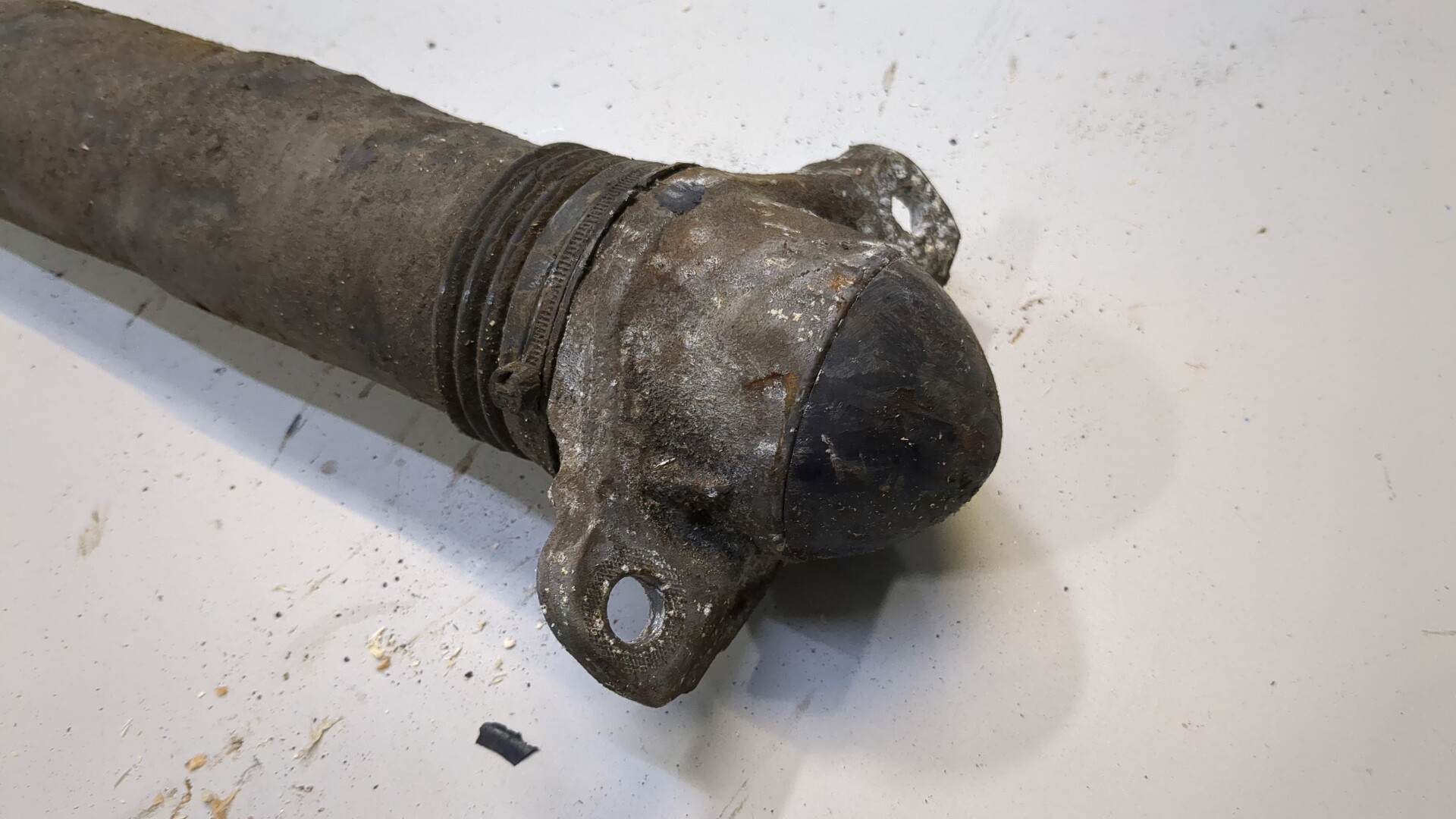 Амортизатор задний (стойка)