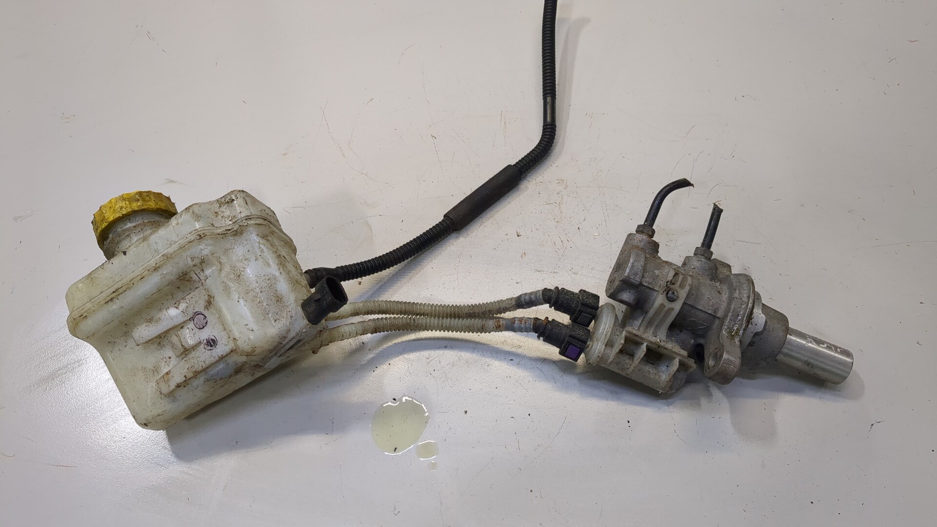 Цилиндр тормозной главный