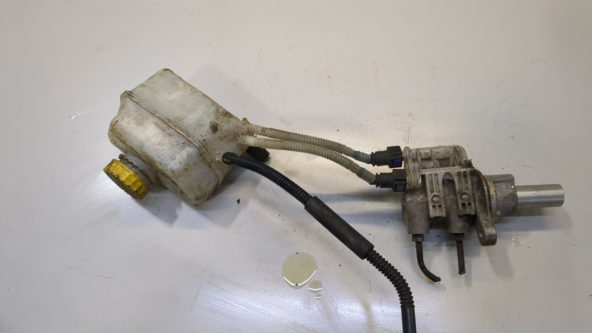 Цилиндр тормозной главный