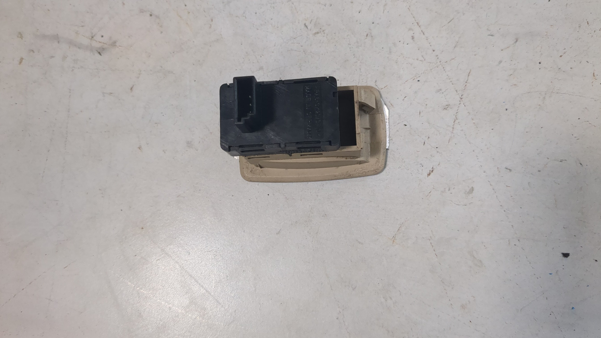 Кнопка стеклоподъемника