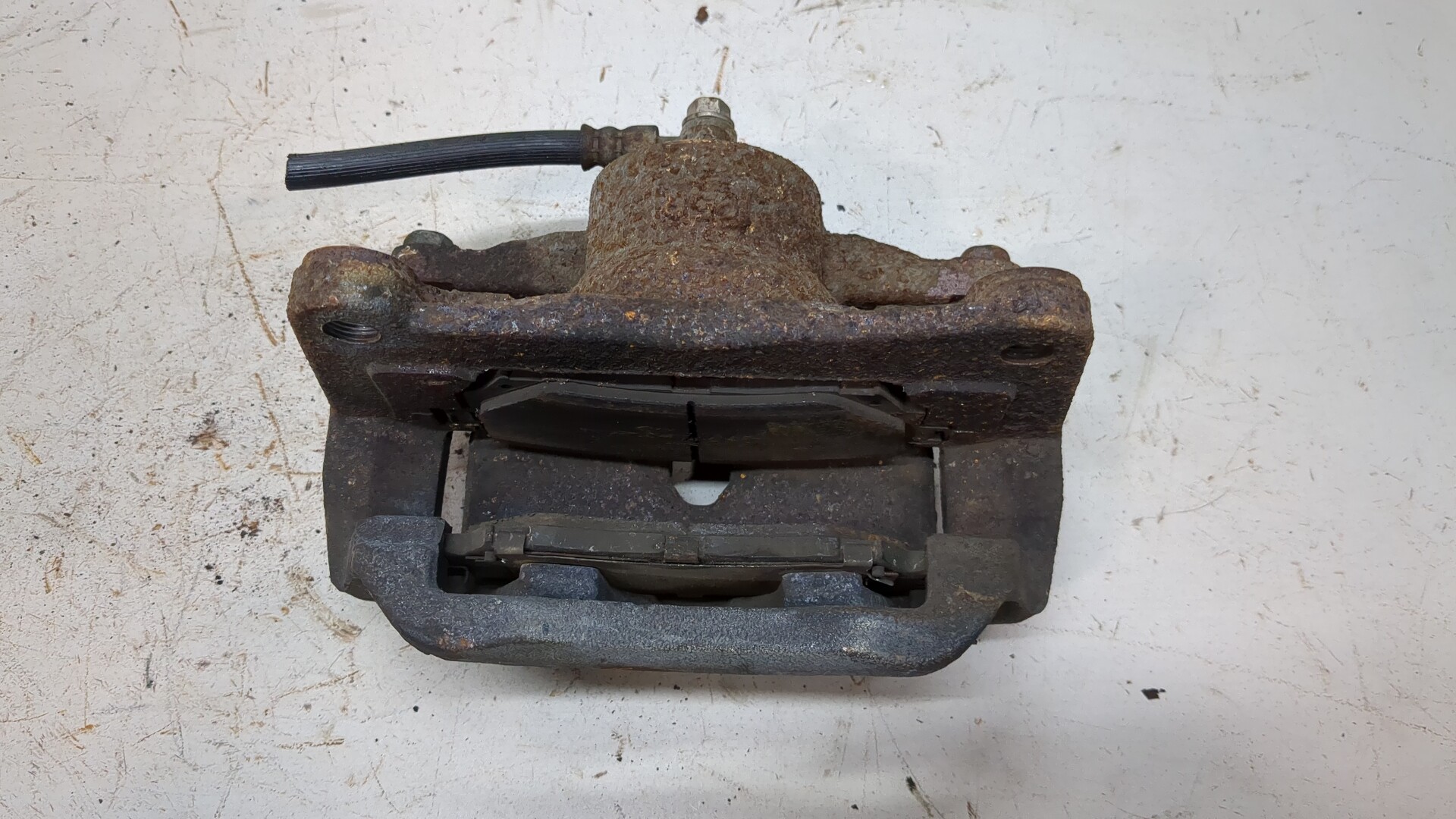 Суппорт передний левый