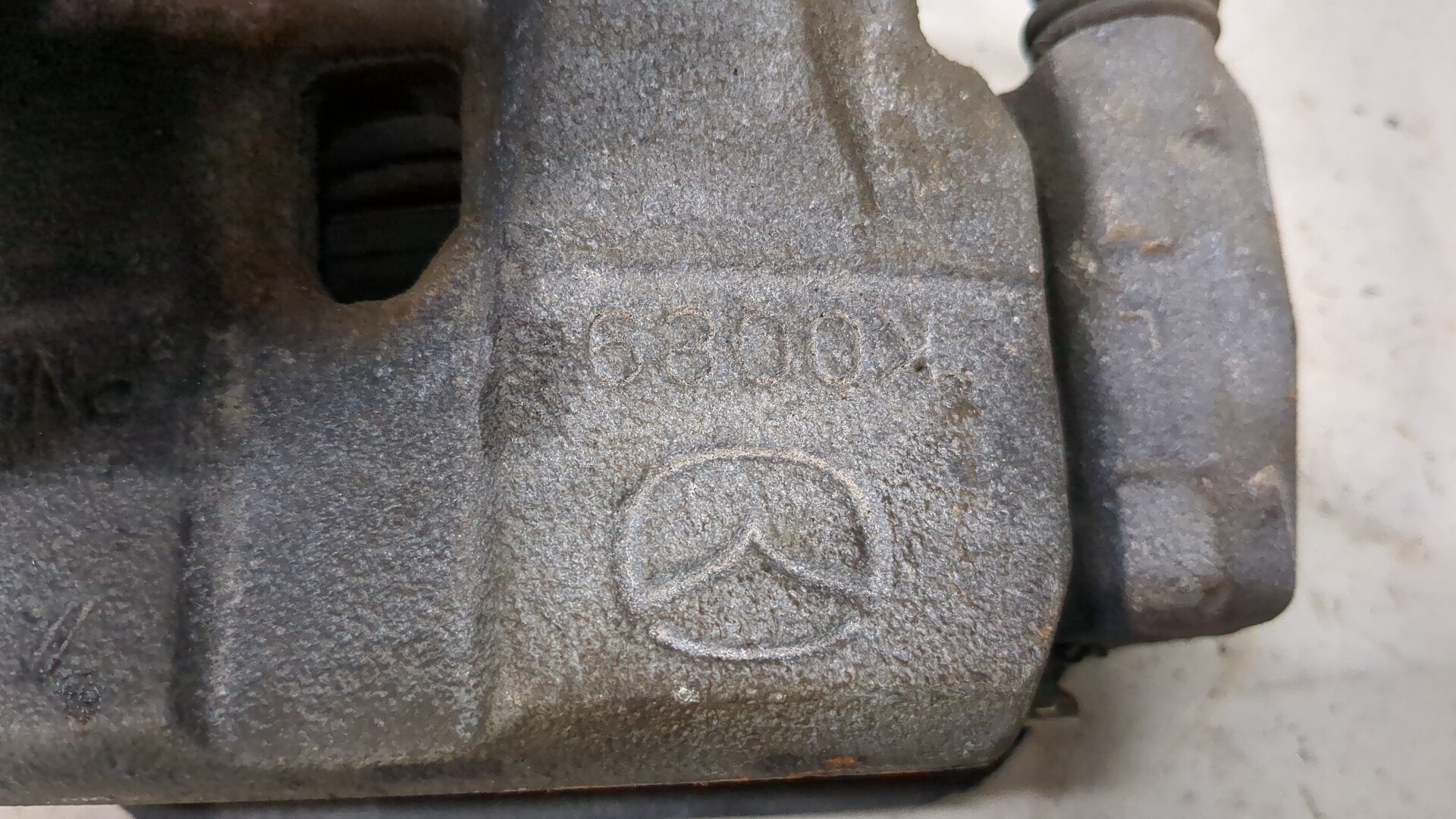 Суппорт передний левый