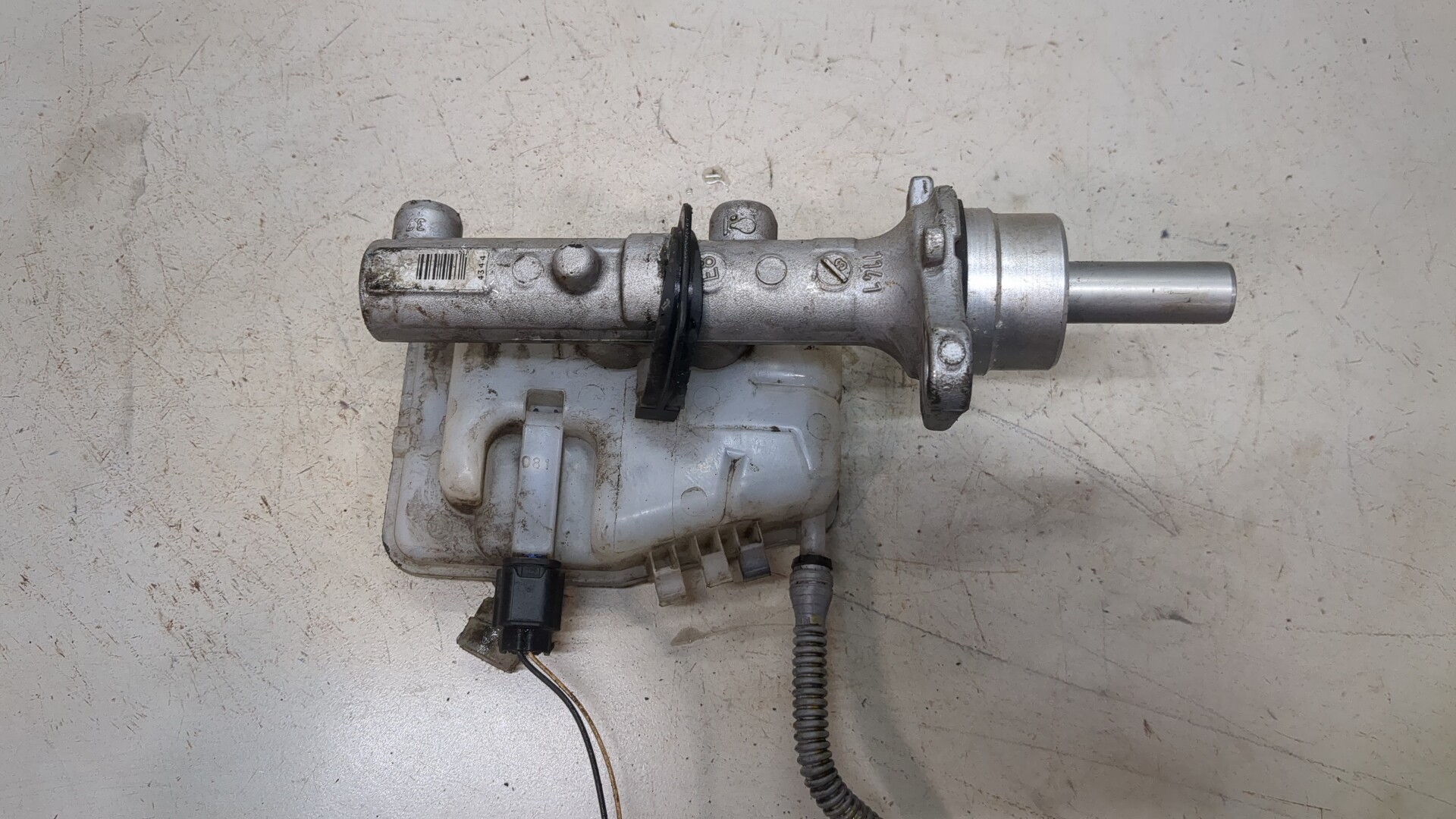 Цилиндр тормозной главный