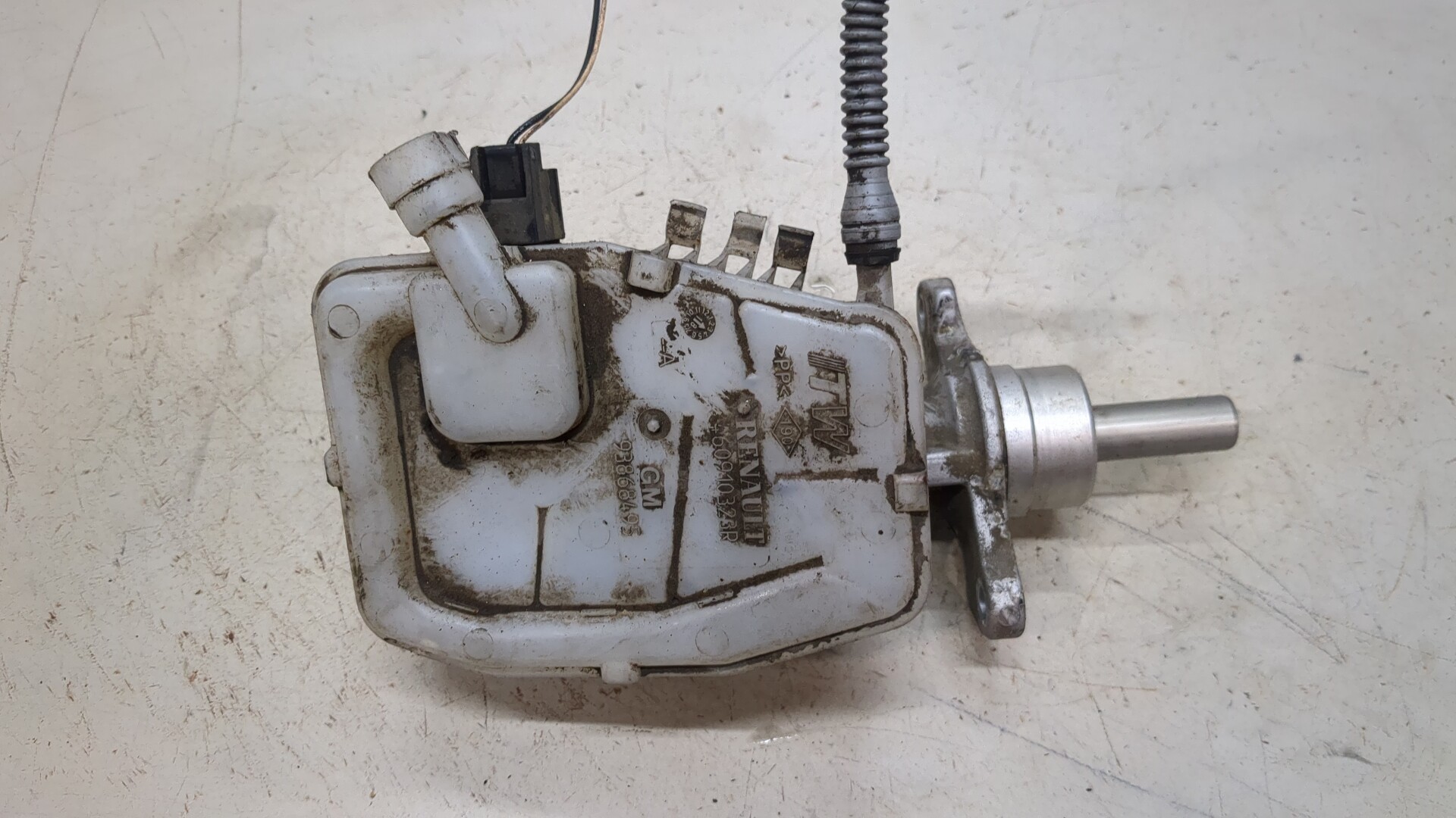 Цилиндр тормозной главный