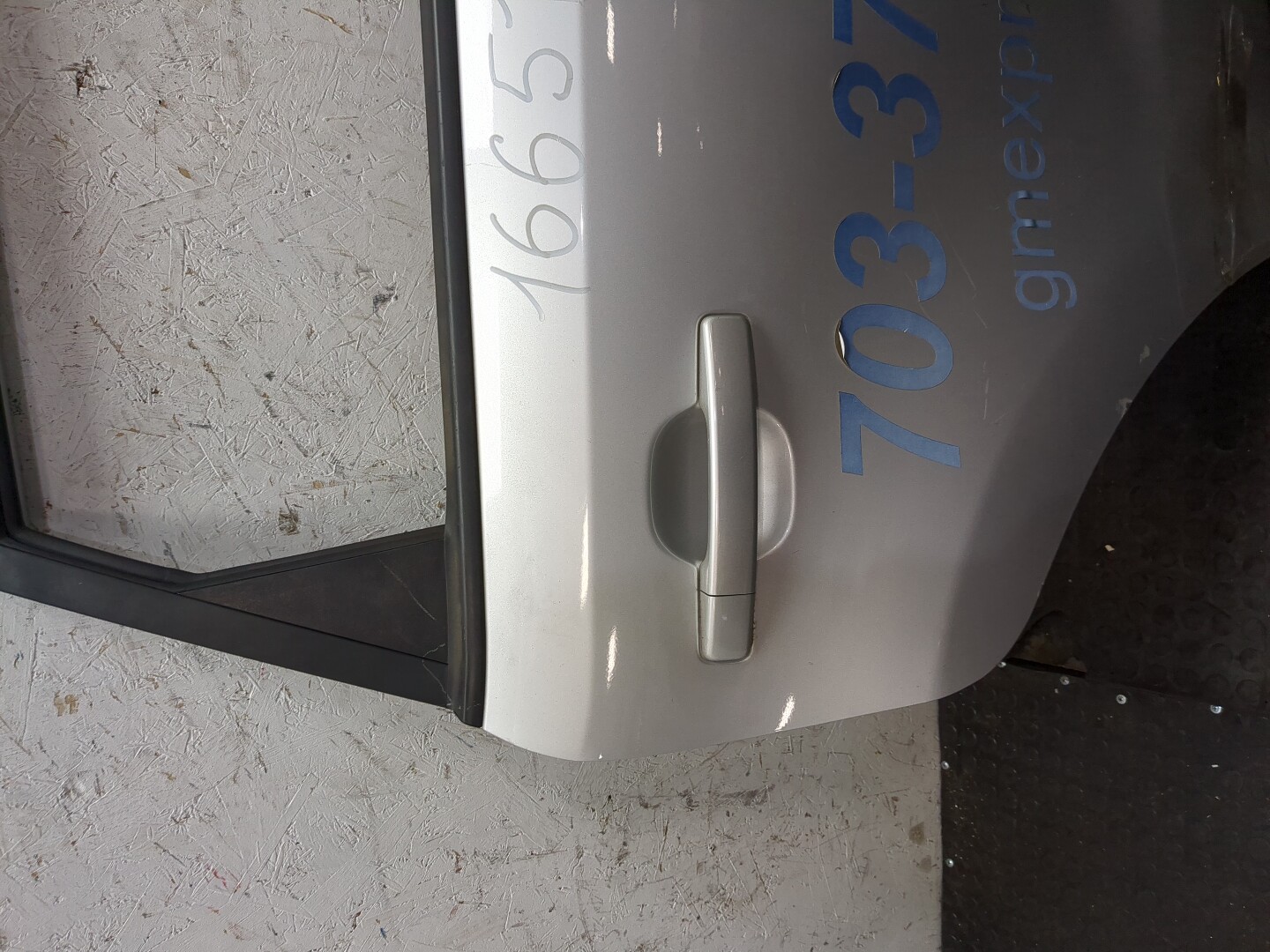 Дверь задняя правая