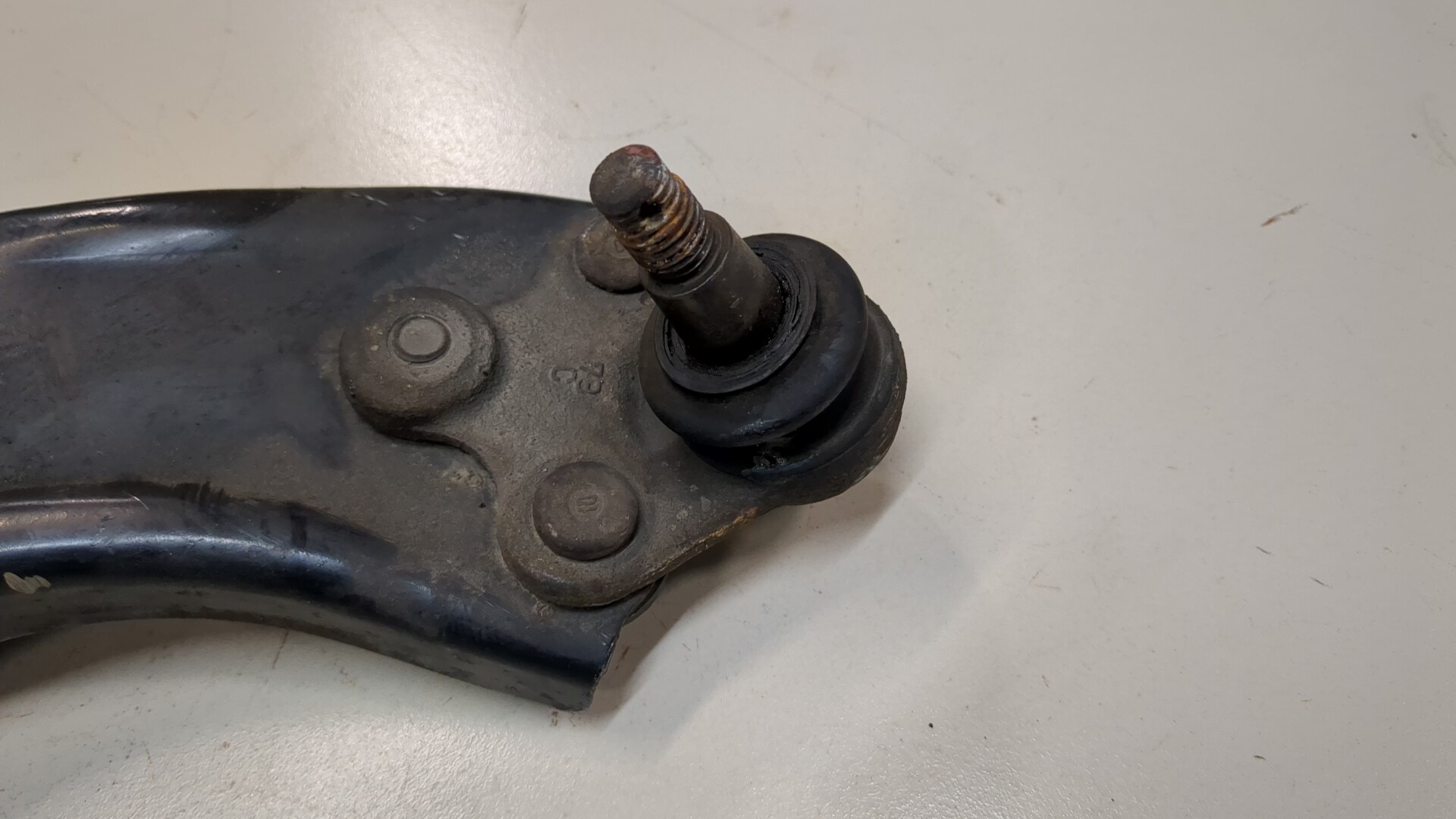 Рычаг передний правый