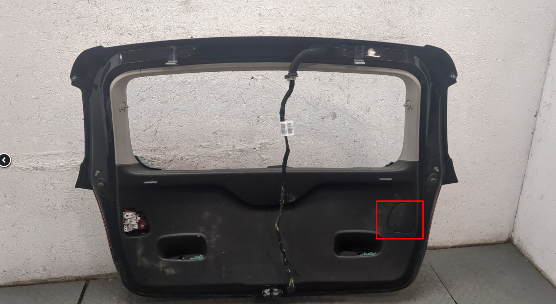 Дверь багажника