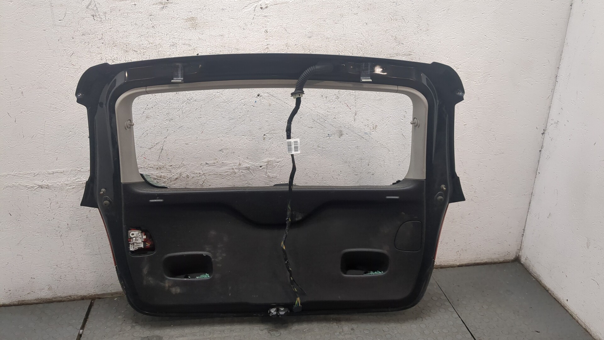 Дверь багажника