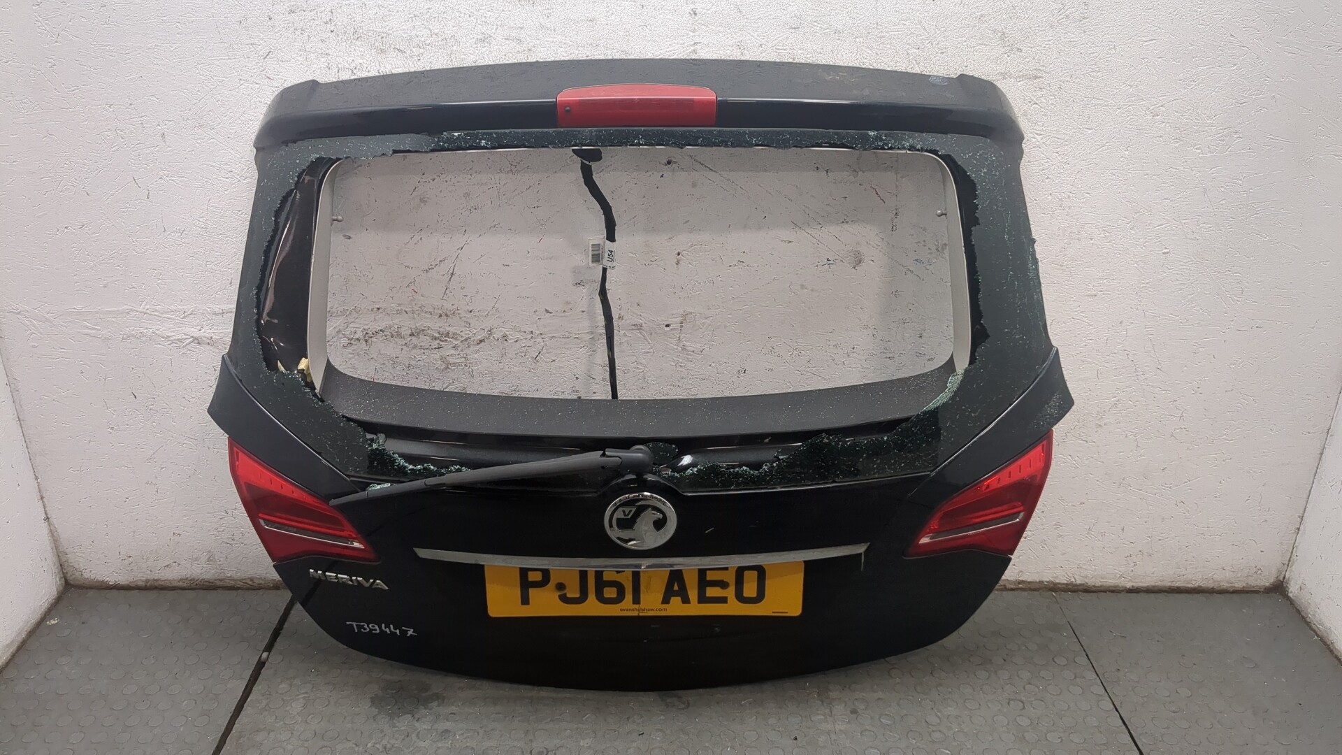 Дверь багажника