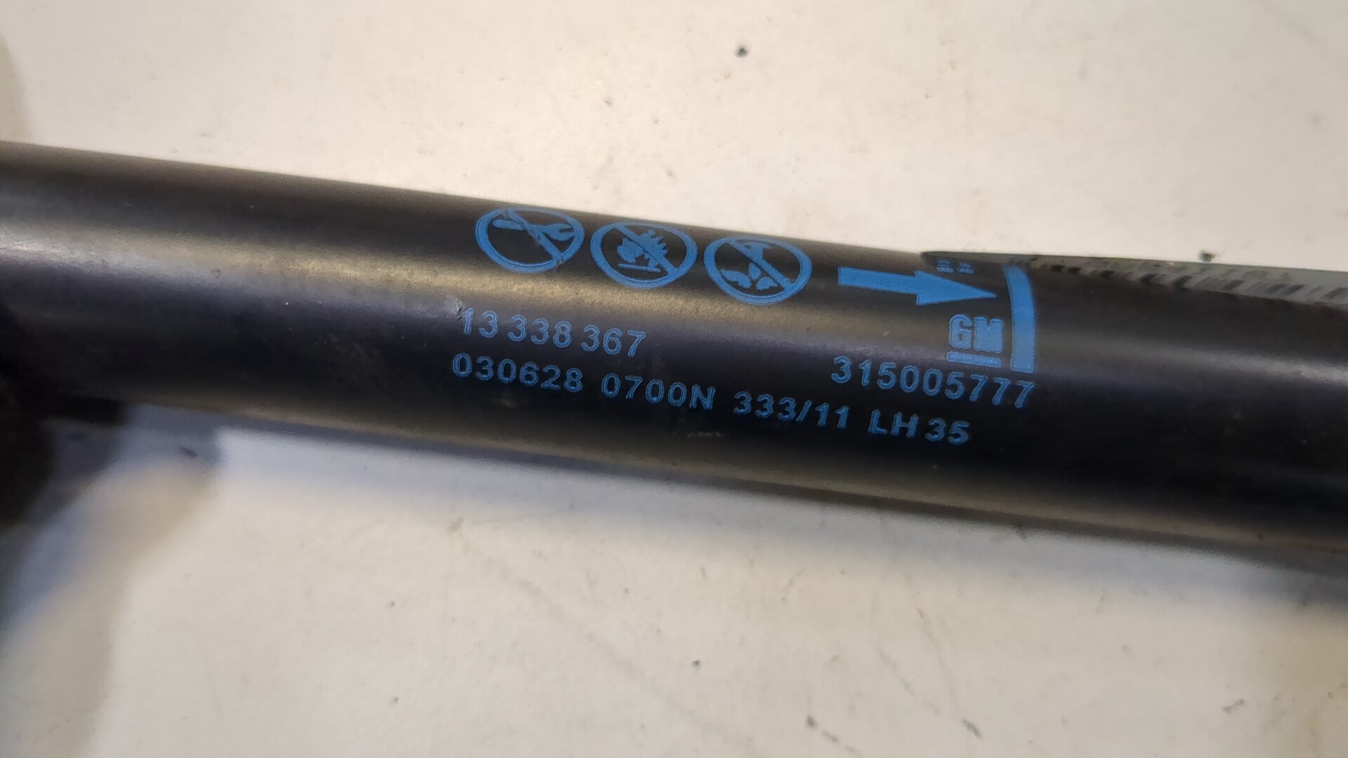 Амортизатор крышки багажника