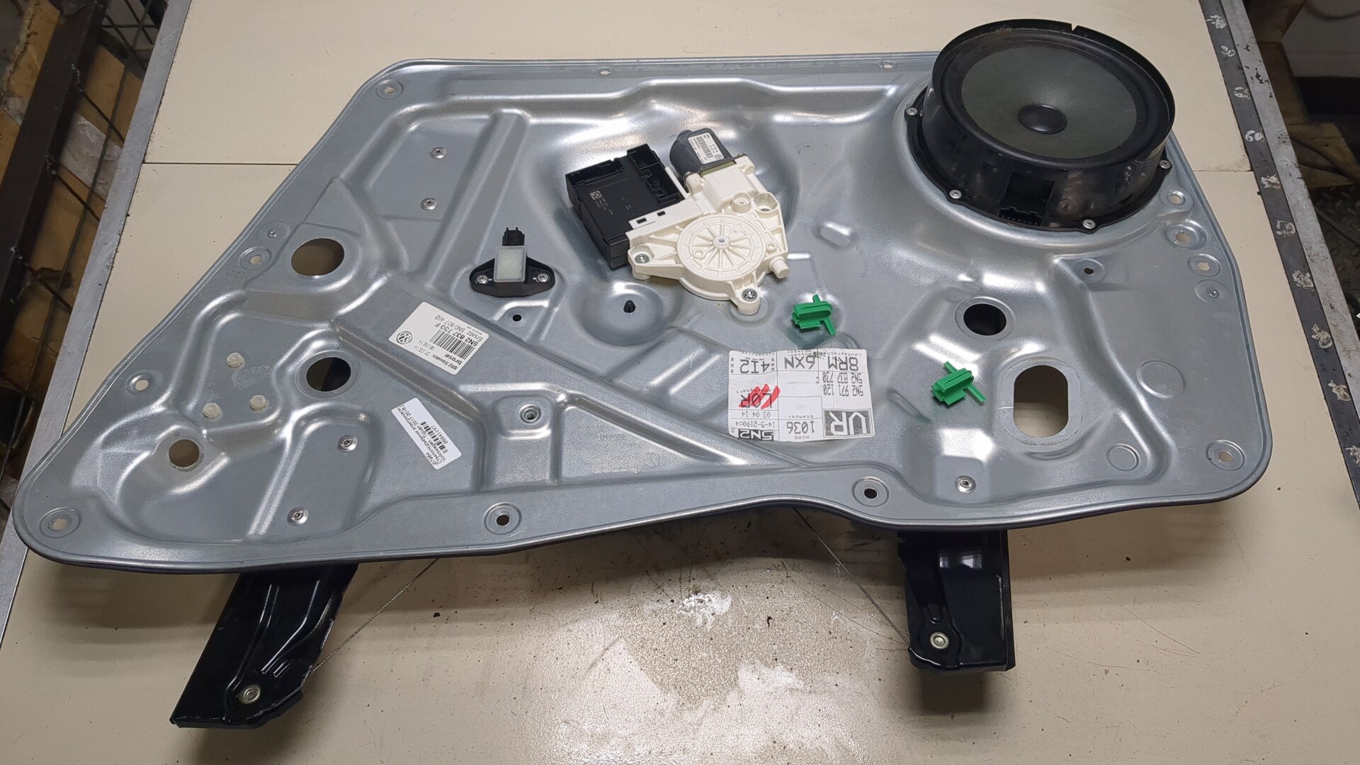 Стеклоподъемник электр. передний правый