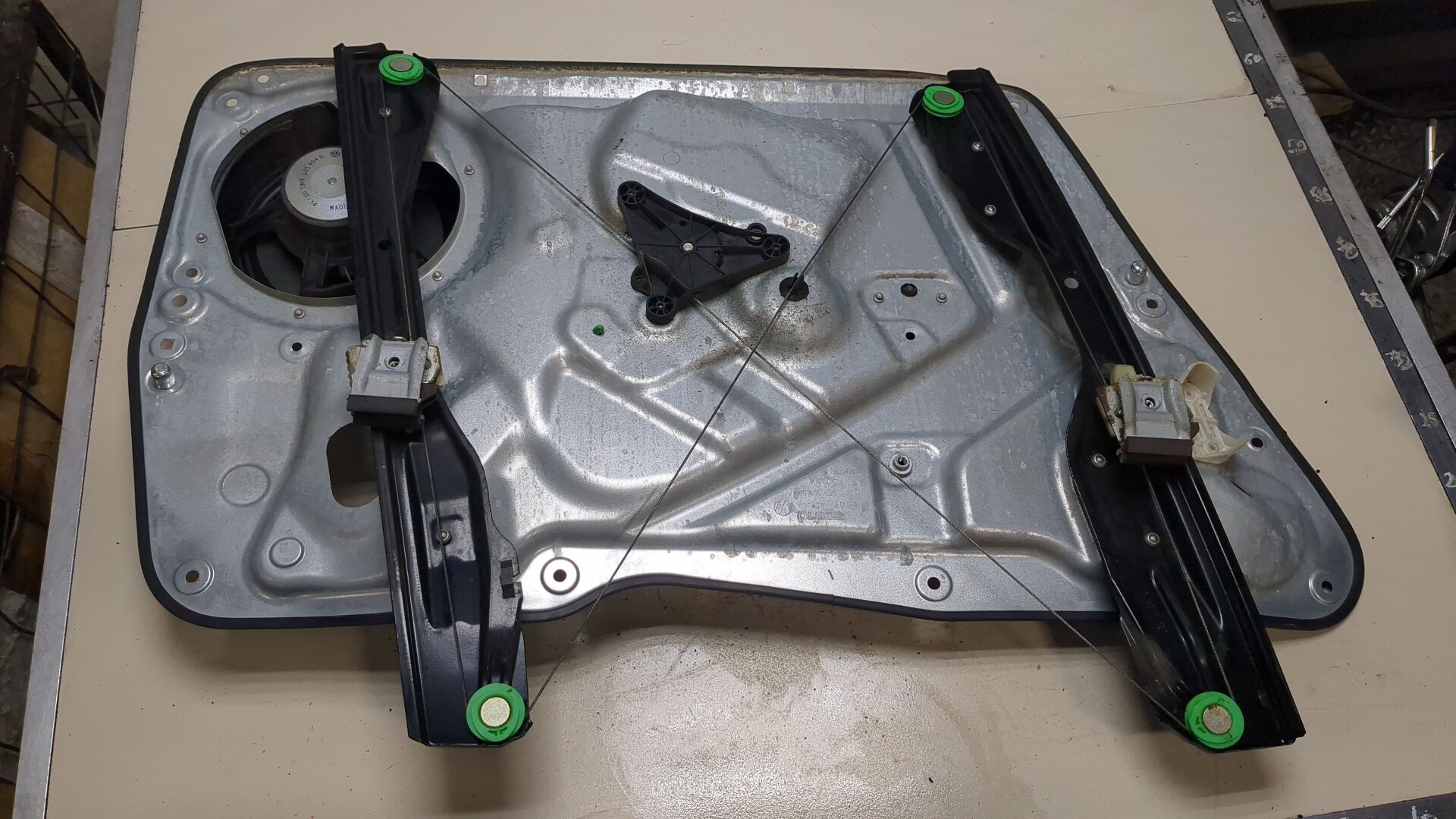 Стеклоподъемник электр. передний правый