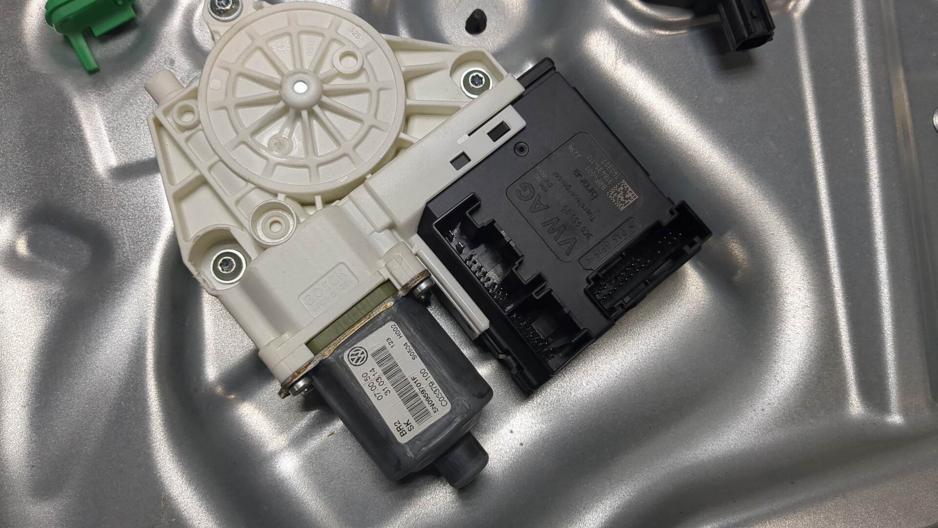 Стеклоподъемник электр. передний правый