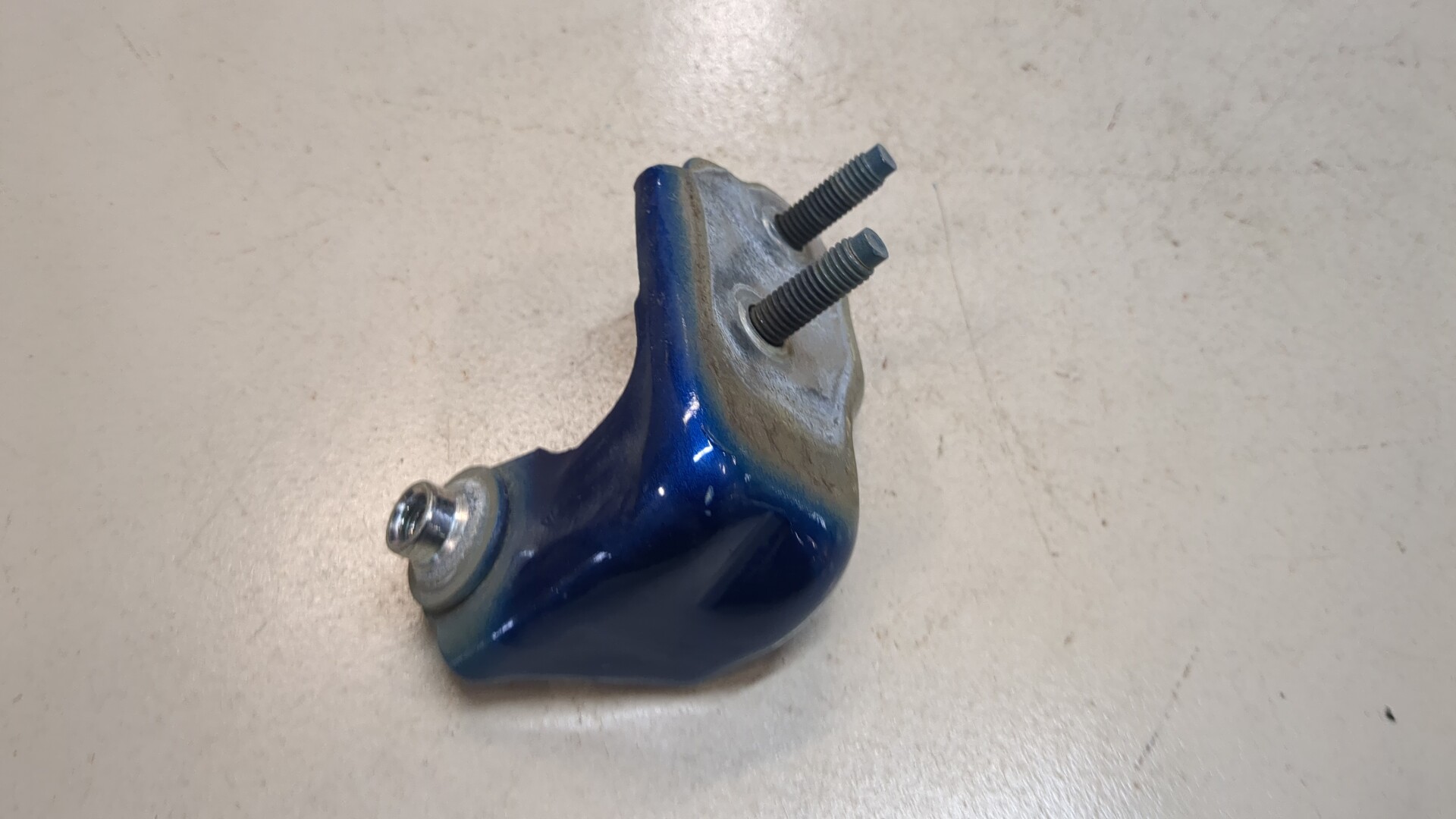 Петля двери