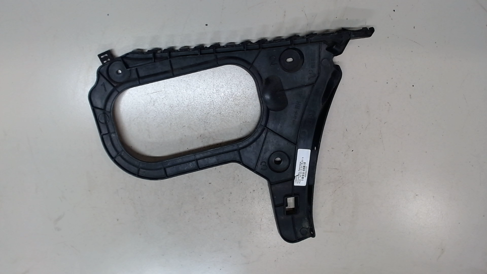 Кронштейн заднего бампера правый