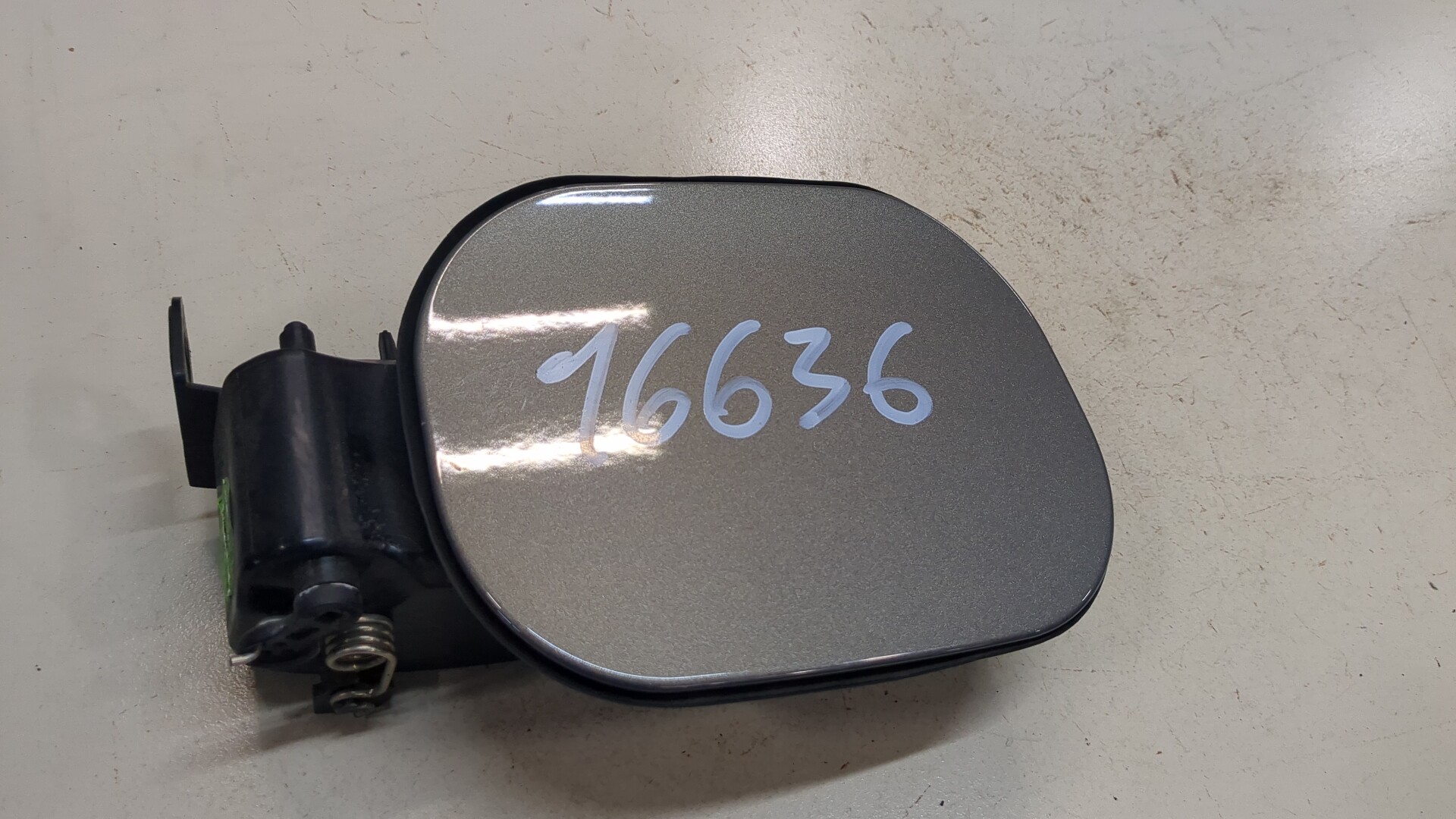 Лючок бензобака