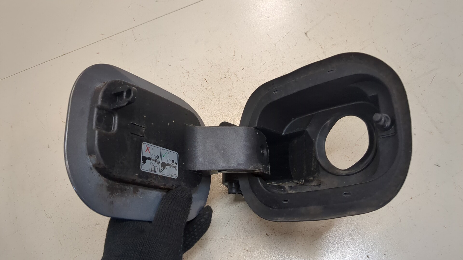 Лючок бензобака