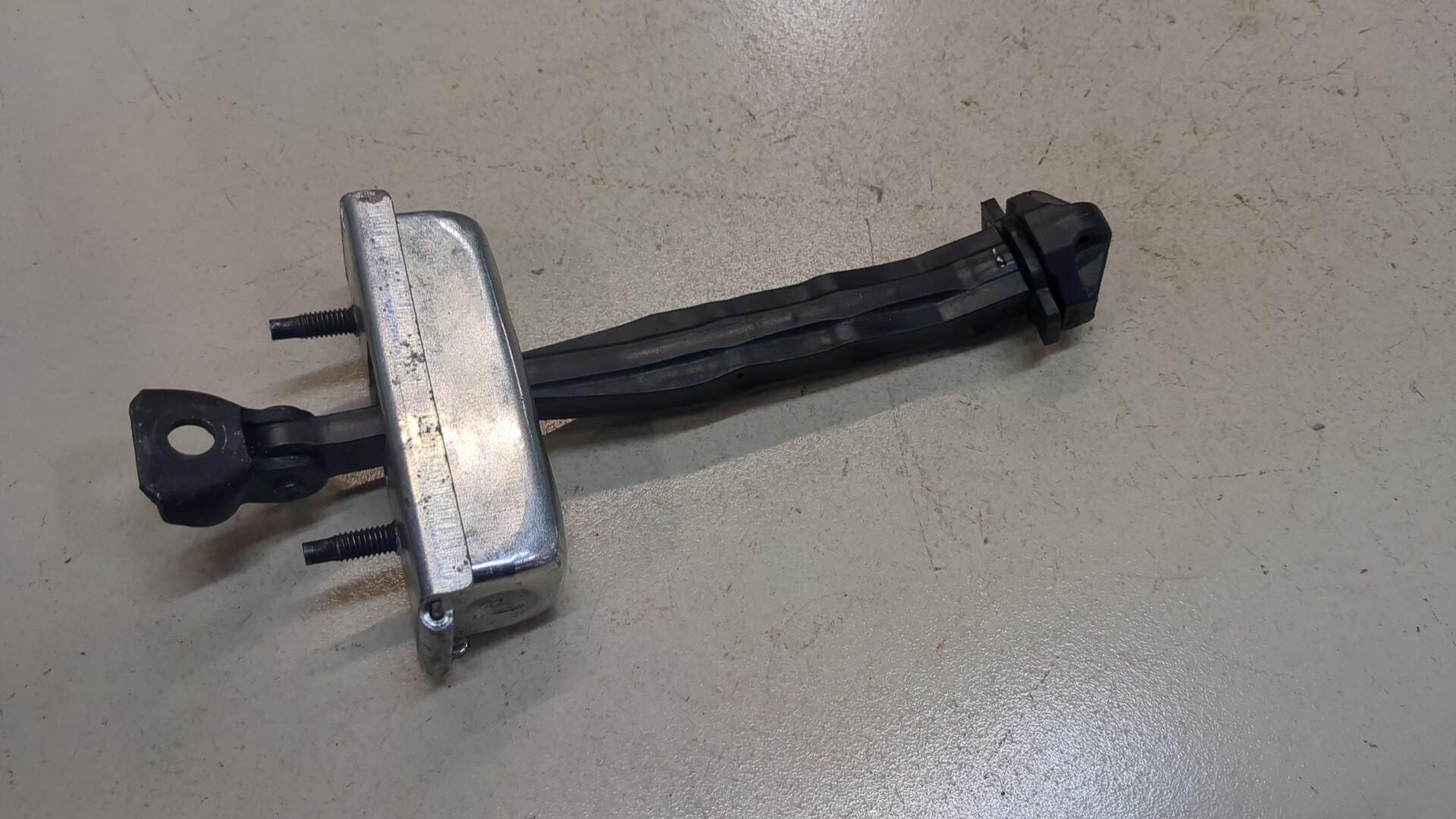 Ограничитель двери