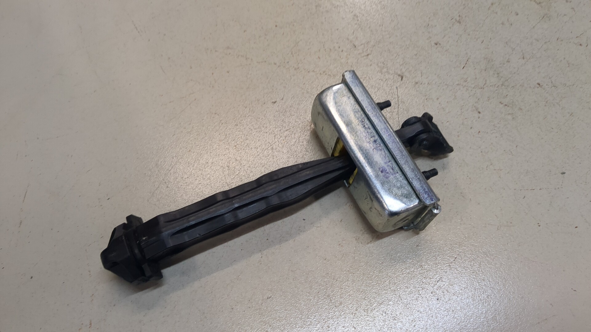 Ограничитель двери