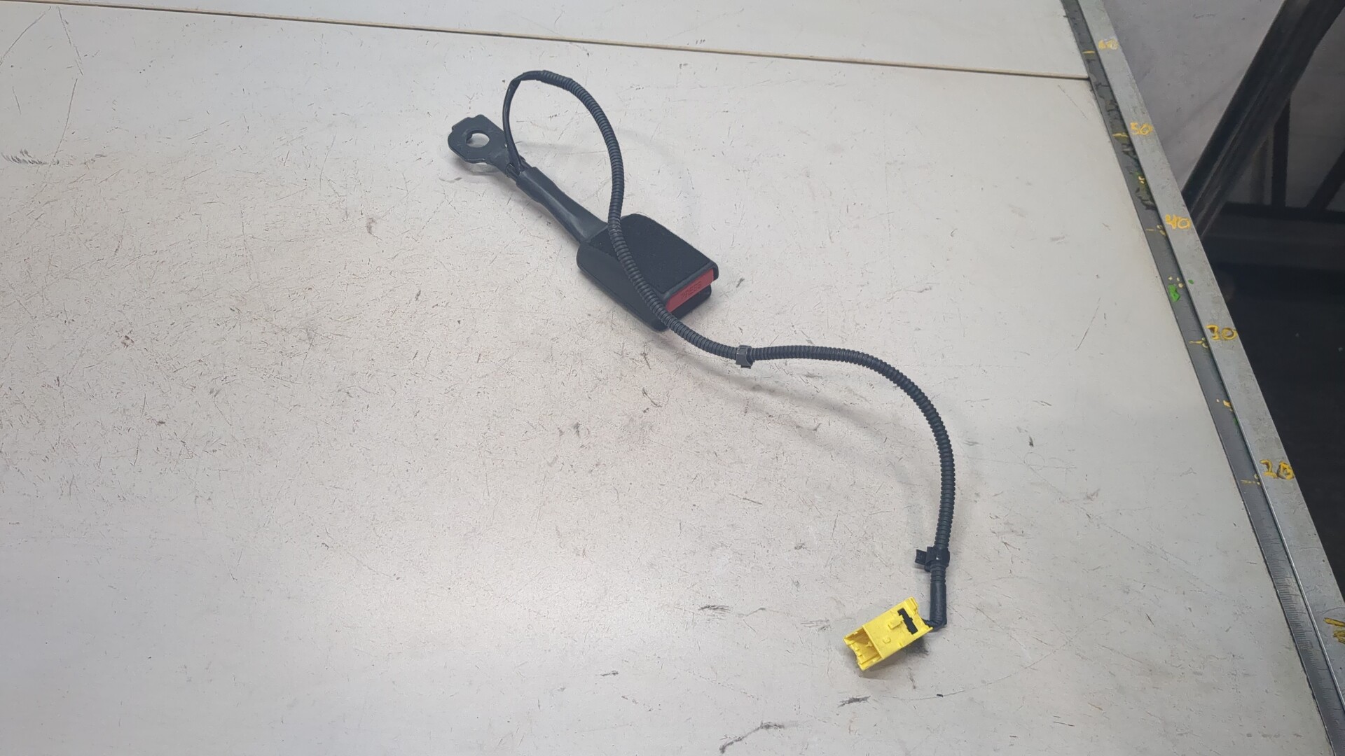 Ответная часть ремня безопасности