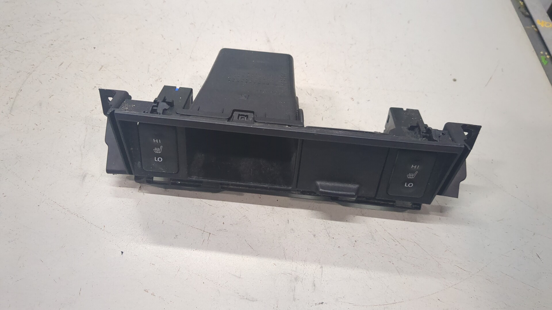 Кнопка обогрева сидений