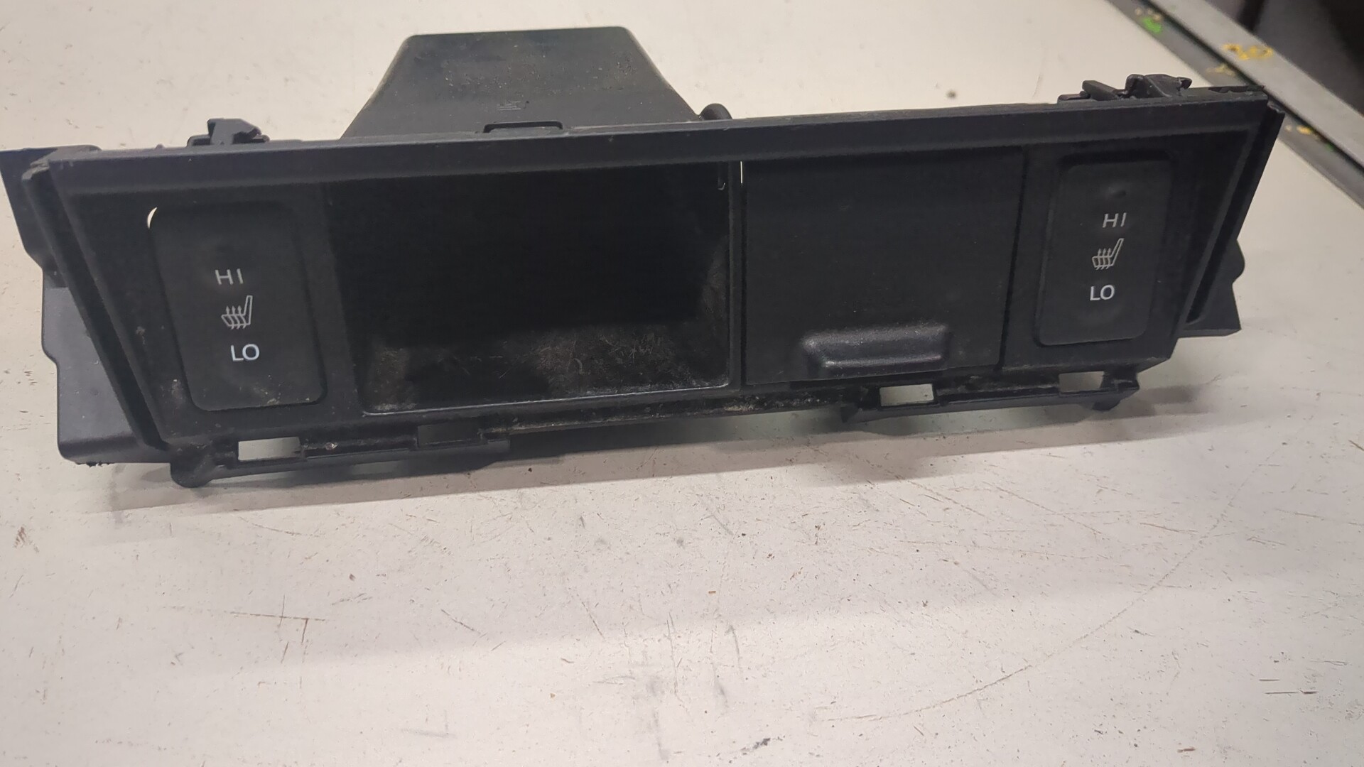 Кнопка обогрева сидений