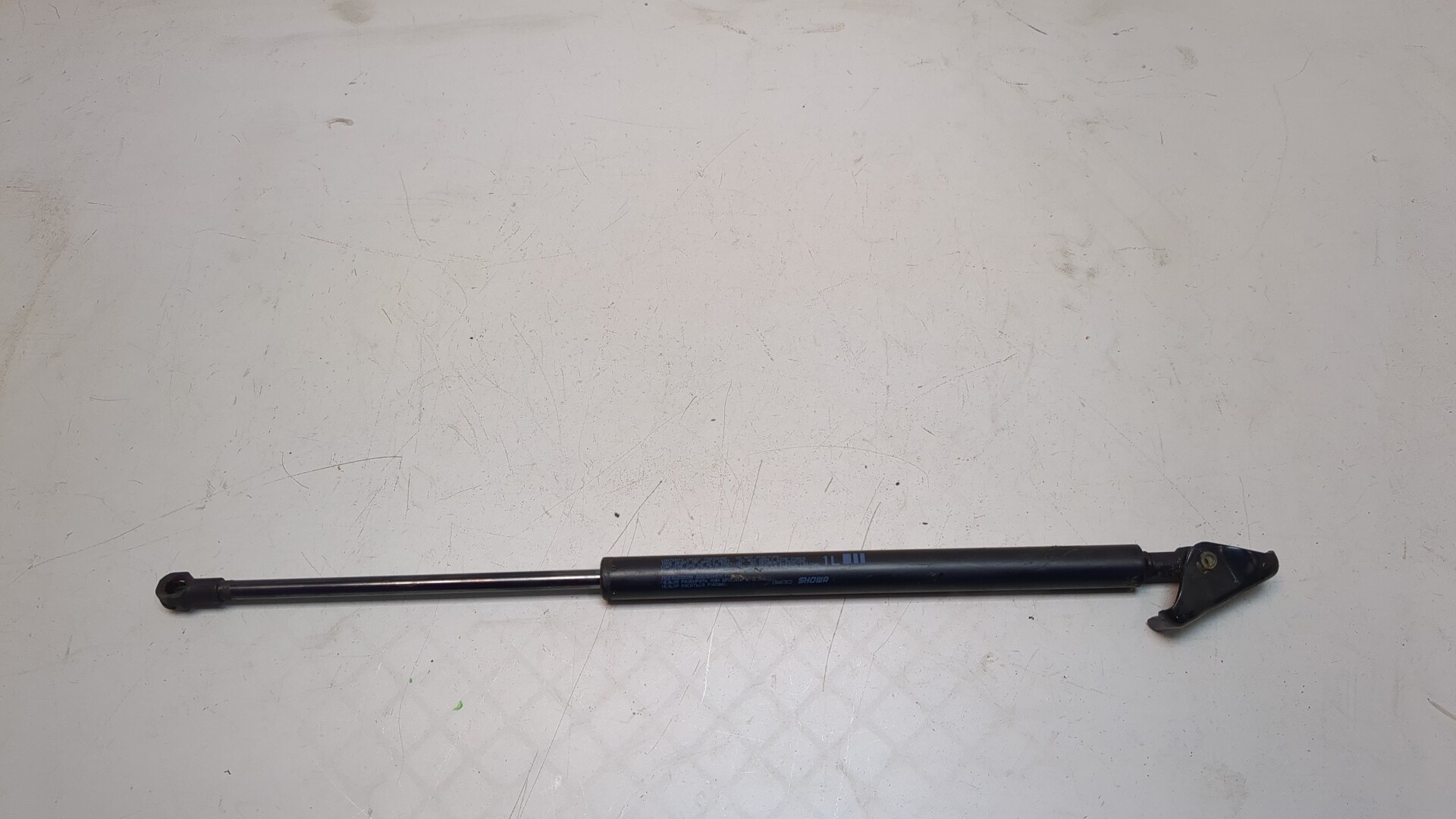 Амортизатор крышки багажника