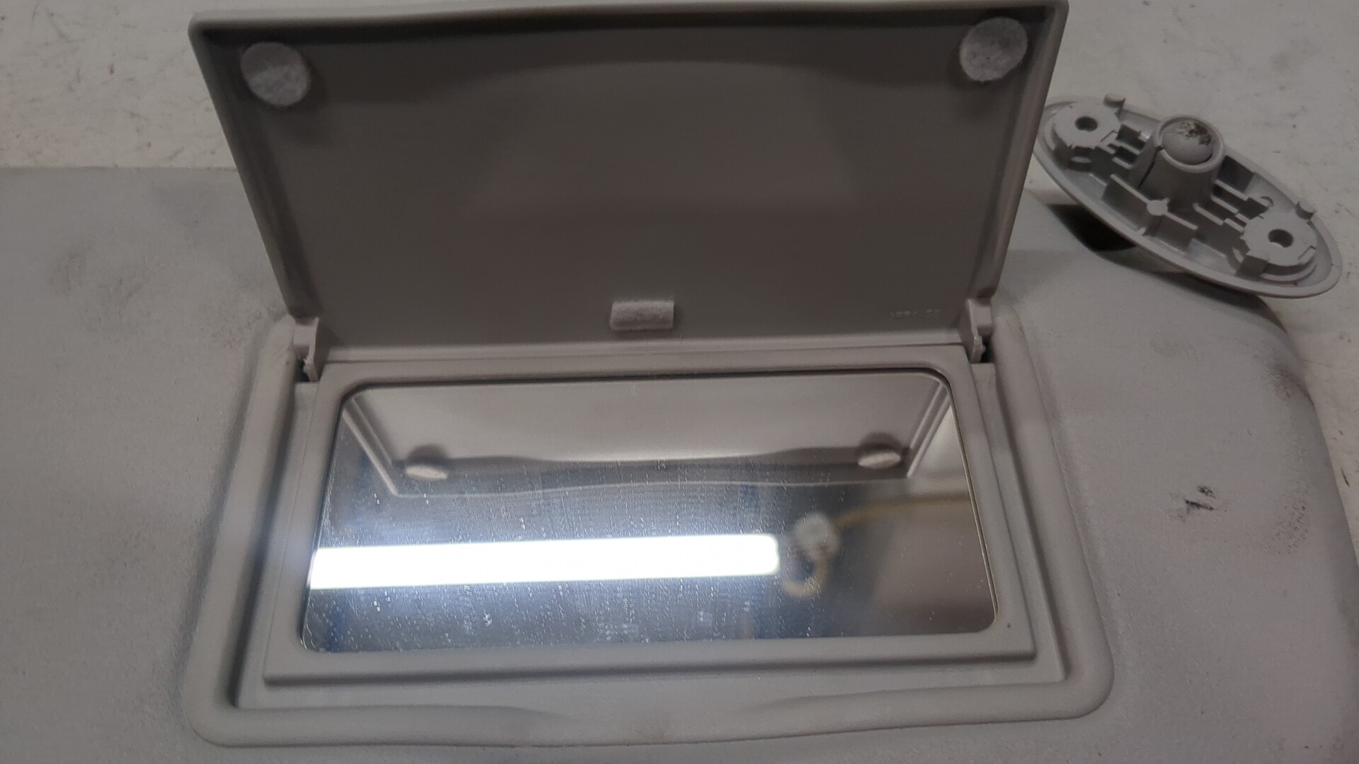 Козырек солнцезащитный